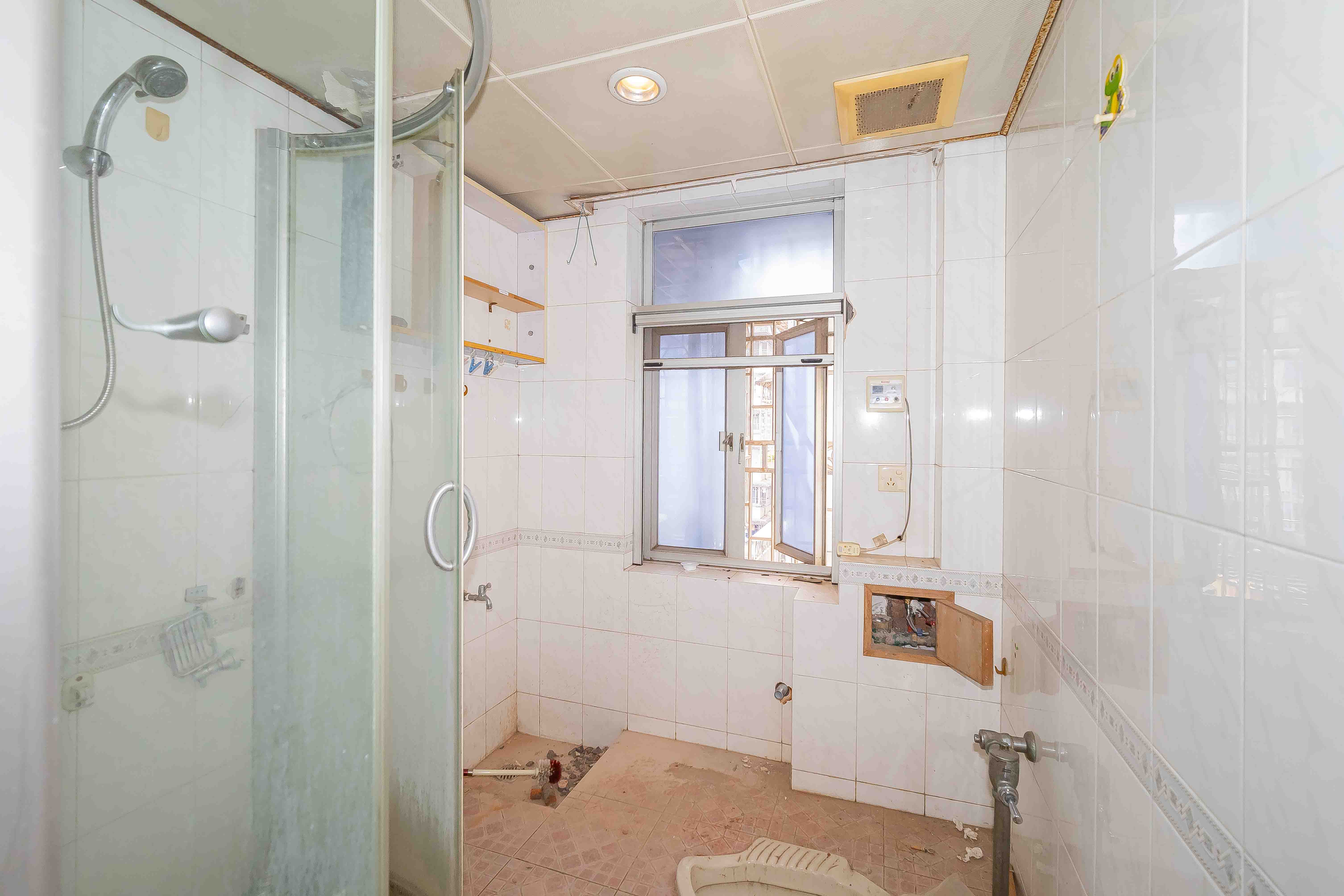 鸿园小区 3室2厅2卫 108.0万 鸿园小区 3室2厅2卫 108.0万卫生间