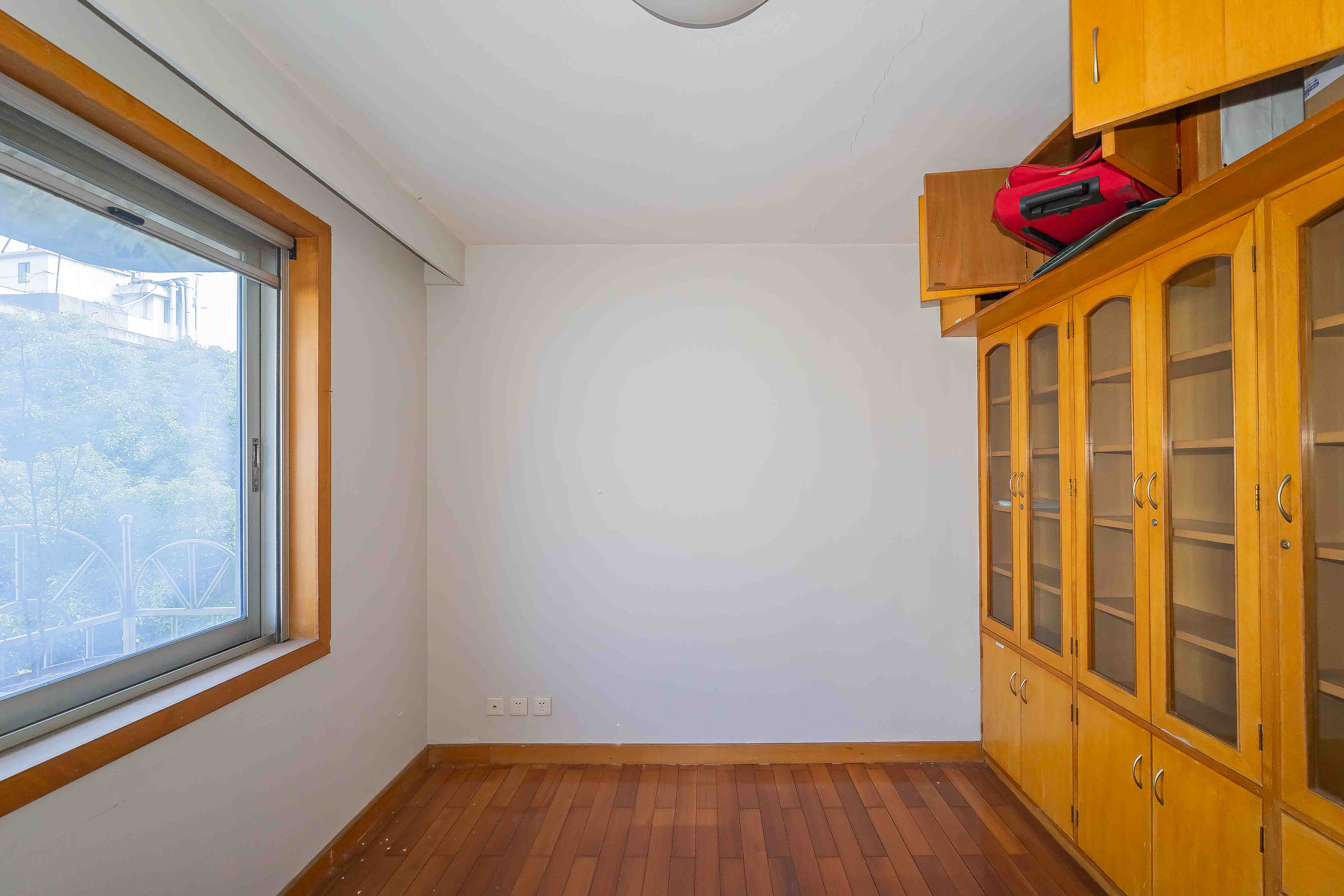 鸿园小区 3室2厅2卫 108.0万 鸿园小区 3室2厅2卫 108.0万卧室