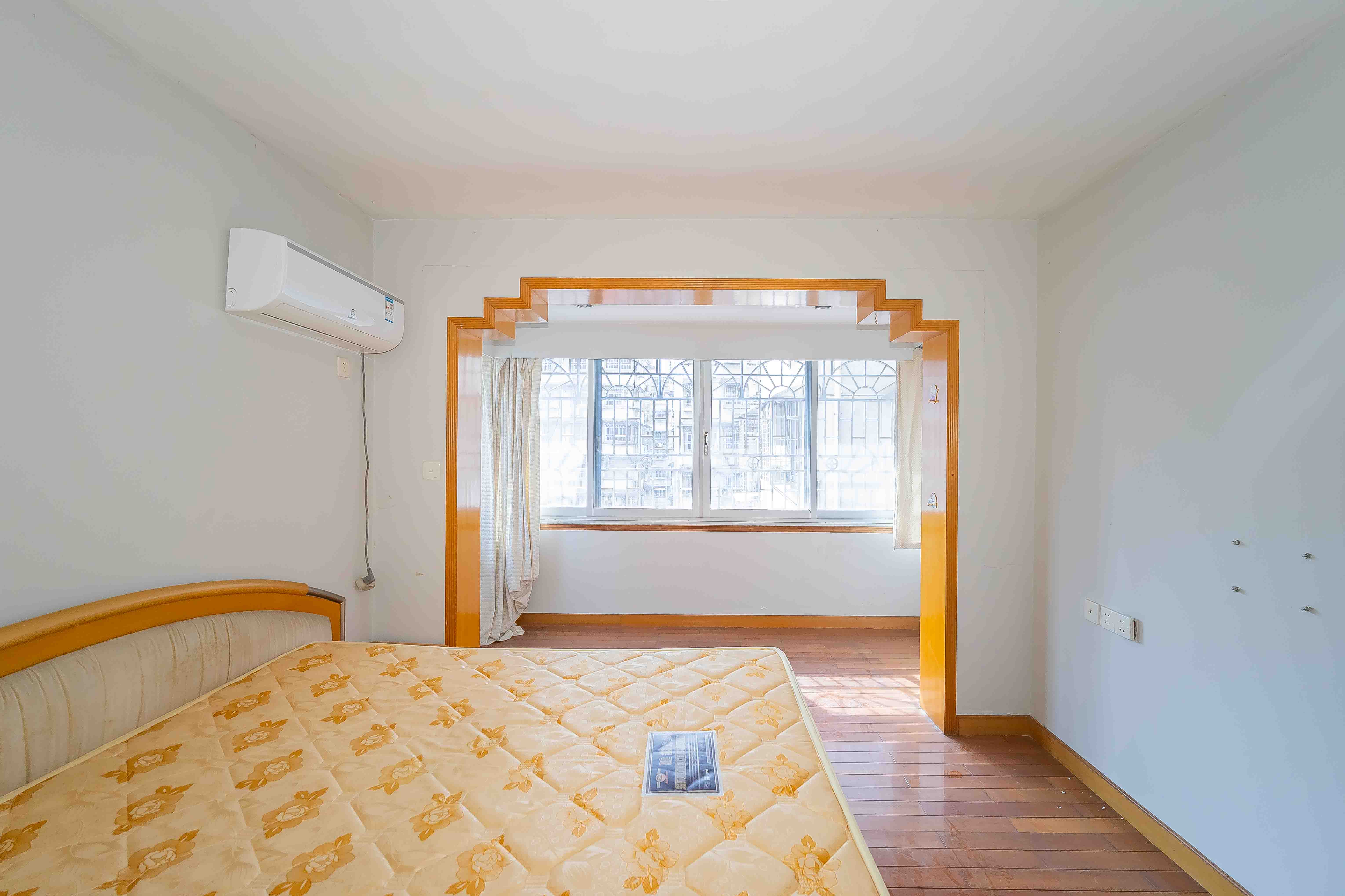 鸿园小区 3室2厅2卫 108.0万 鸿园小区 3室2厅2卫 108.0万卧室