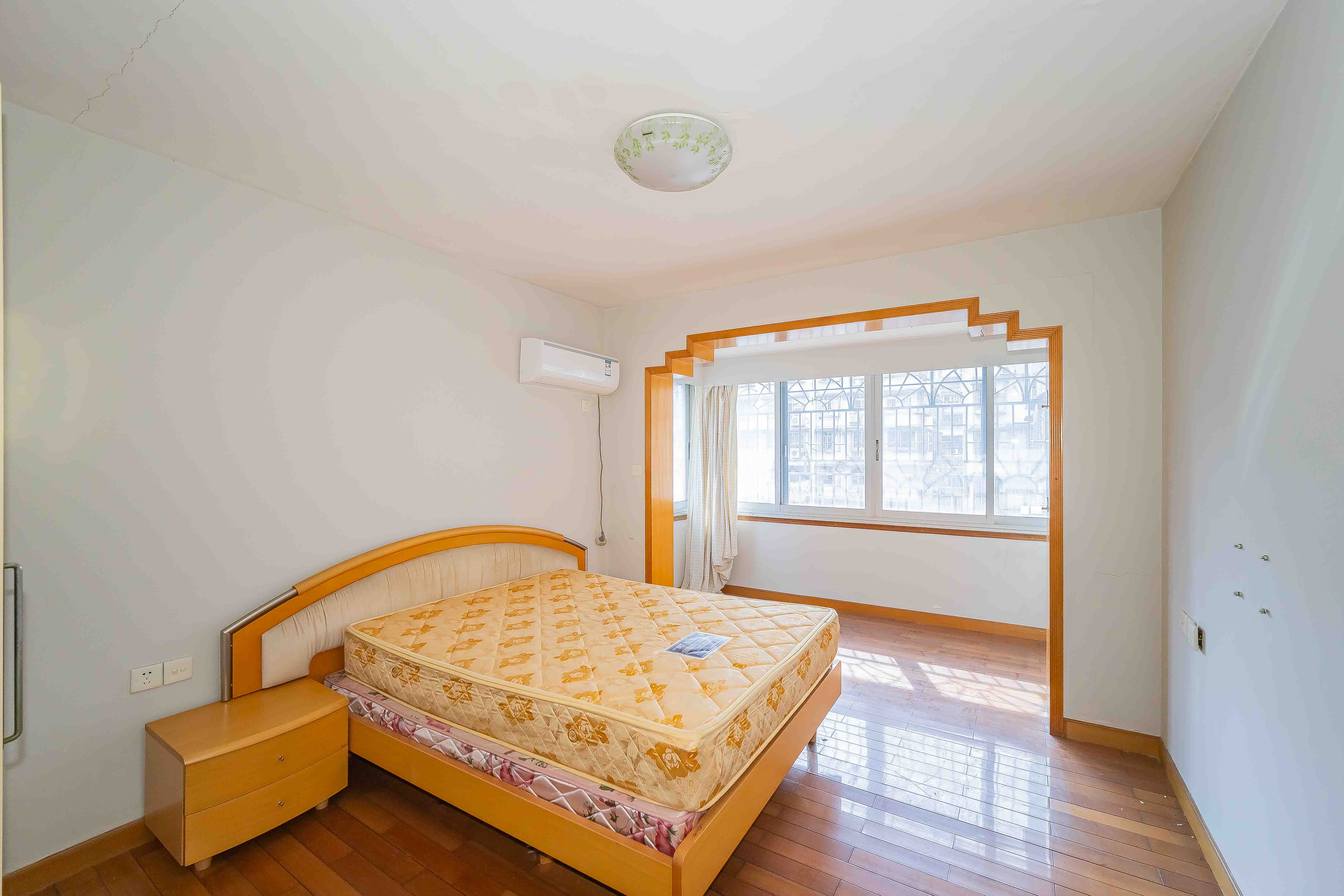 鸿园小区 3室2厅2卫 108.0万 鸿园小区 3室2厅2卫 108.0万卧室