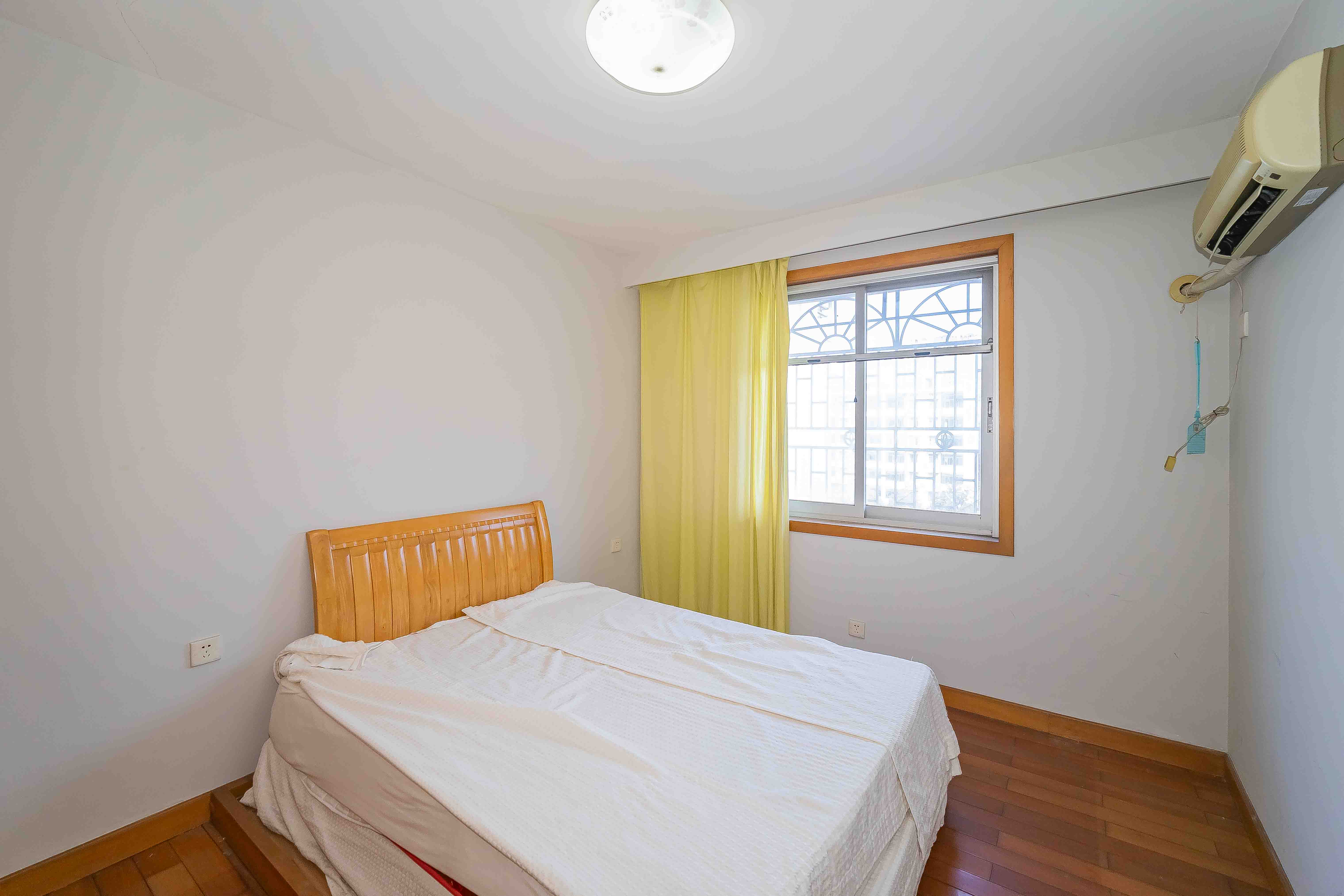 鸿园小区 3室2厅2卫 108.0万 鸿园小区 3室2厅2卫 108.0万卧室