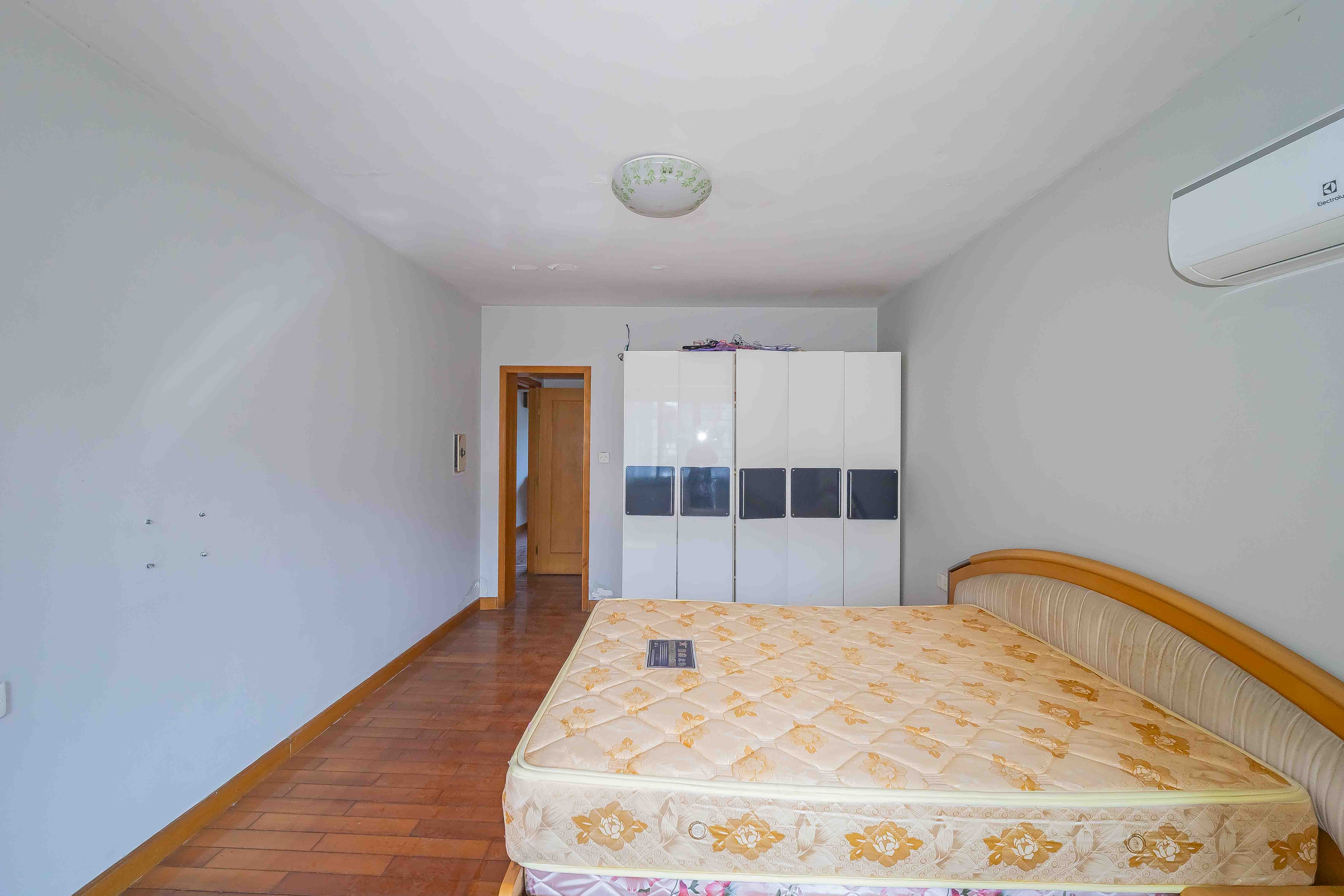 鸿园小区 3室2厅2卫 108.0万 鸿园小区 3室2厅2卫 108.0万卧室