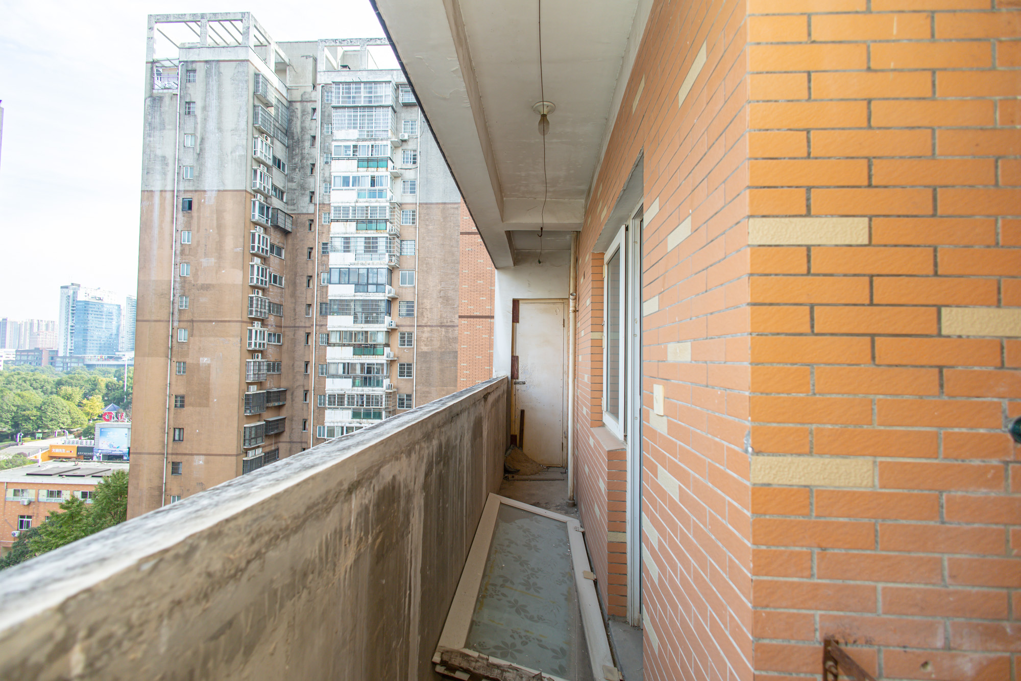 晶华美地  3室2厅2卫    69.8万 晶华美地  3室2厅2卫    69.8万阳台