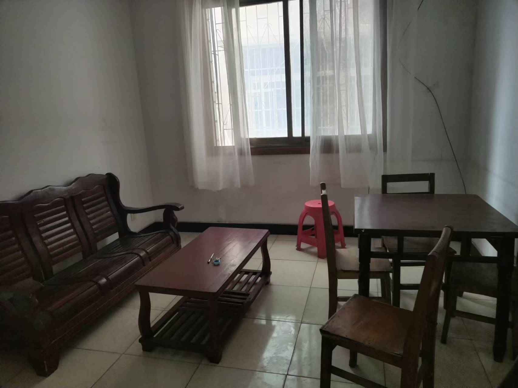 洞井商贸城 1室1厅1卫 1000.0元/月 洞井商贸城 1室1厅1卫 1000.0元/月室内图