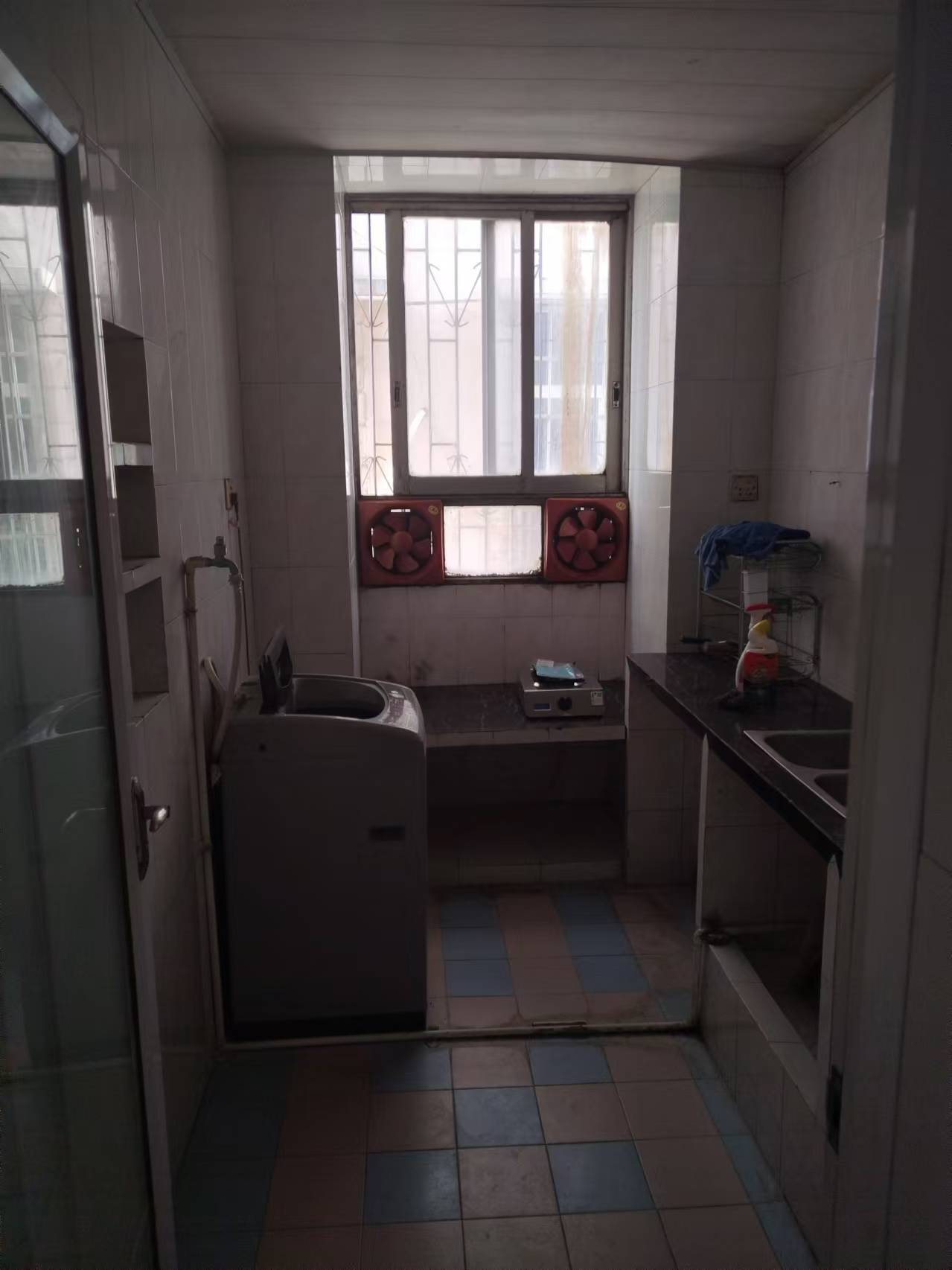 洞井商贸城 1室1厅1卫 1000.0元/月 洞井商贸城 1室1厅1卫 1000.0元/月室内图