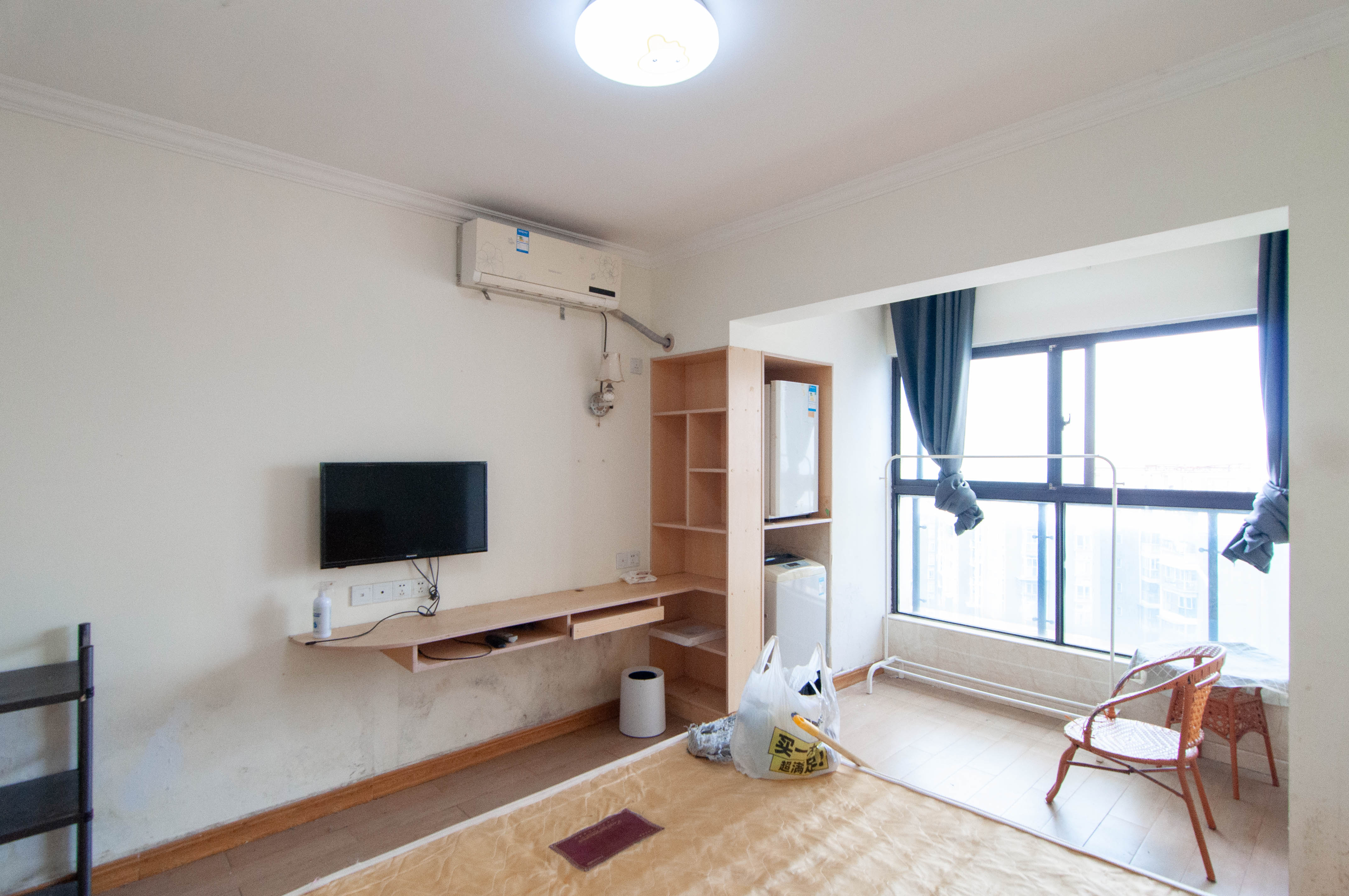 达美D6区  1室1厅1卫   22.00万客厅