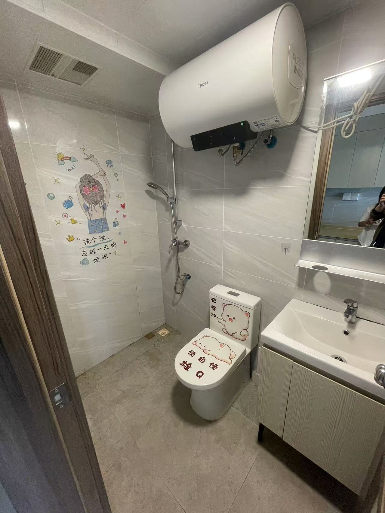 新长海漓湘悦  1室1厅1卫    1400.0元/月 新长海漓湘悦  1室1厅1卫    1400.0元/月室内图1