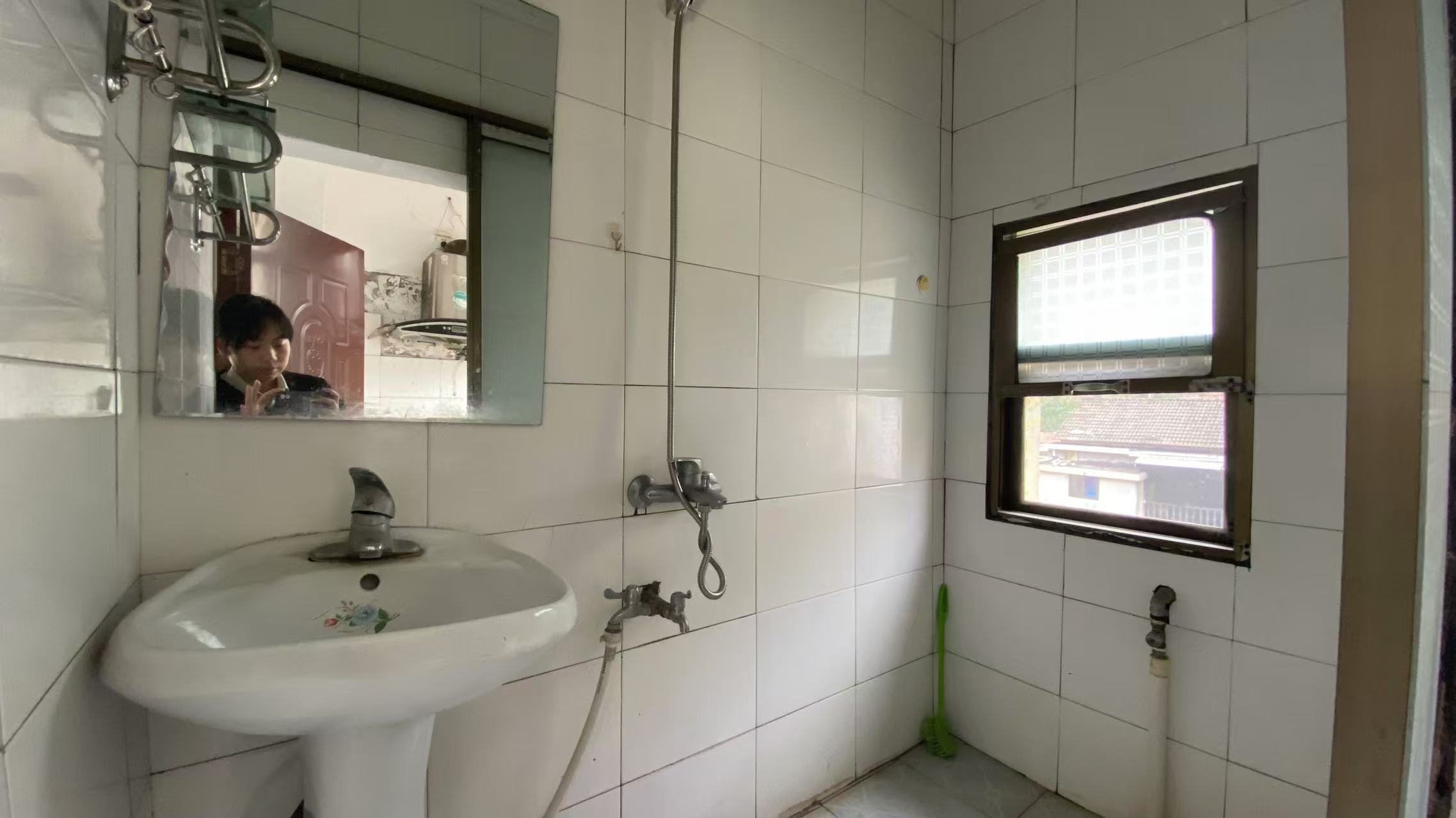 针织新村小区(内衣厂家属楼) 1室1厅1卫 400.0元/月 针织新村小区(内衣厂家属楼) 1室1厅1卫 400.0元/月室内图