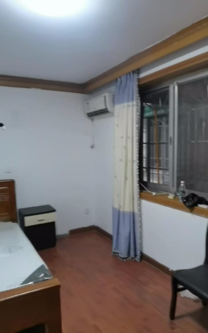 东进小区 4室2厅1卫 2100.0元/月 东进小区 4室2厅1卫 2100.0元/月室内图