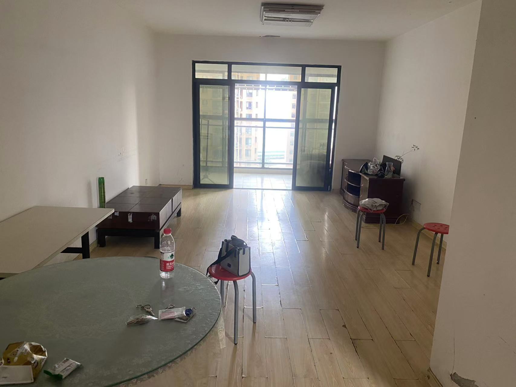 江河双水湾 3室2厅1卫 2500.0元/月 江河双水湾 3室2厅1卫 2500.0元/月室内图