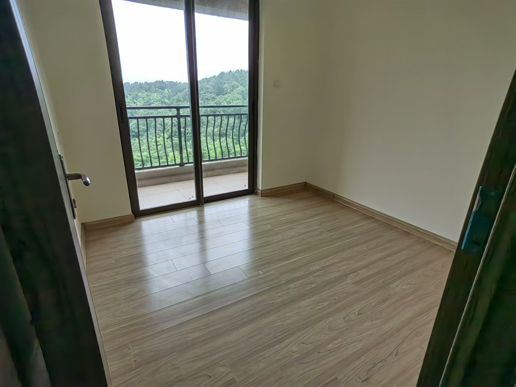 碧桂园公园壹号(凯怡茗苑) 3室2厅1卫 1600.0元/月 碧桂园公园壹号(凯怡茗苑) 3室2厅1卫 1600.0元/月室内图