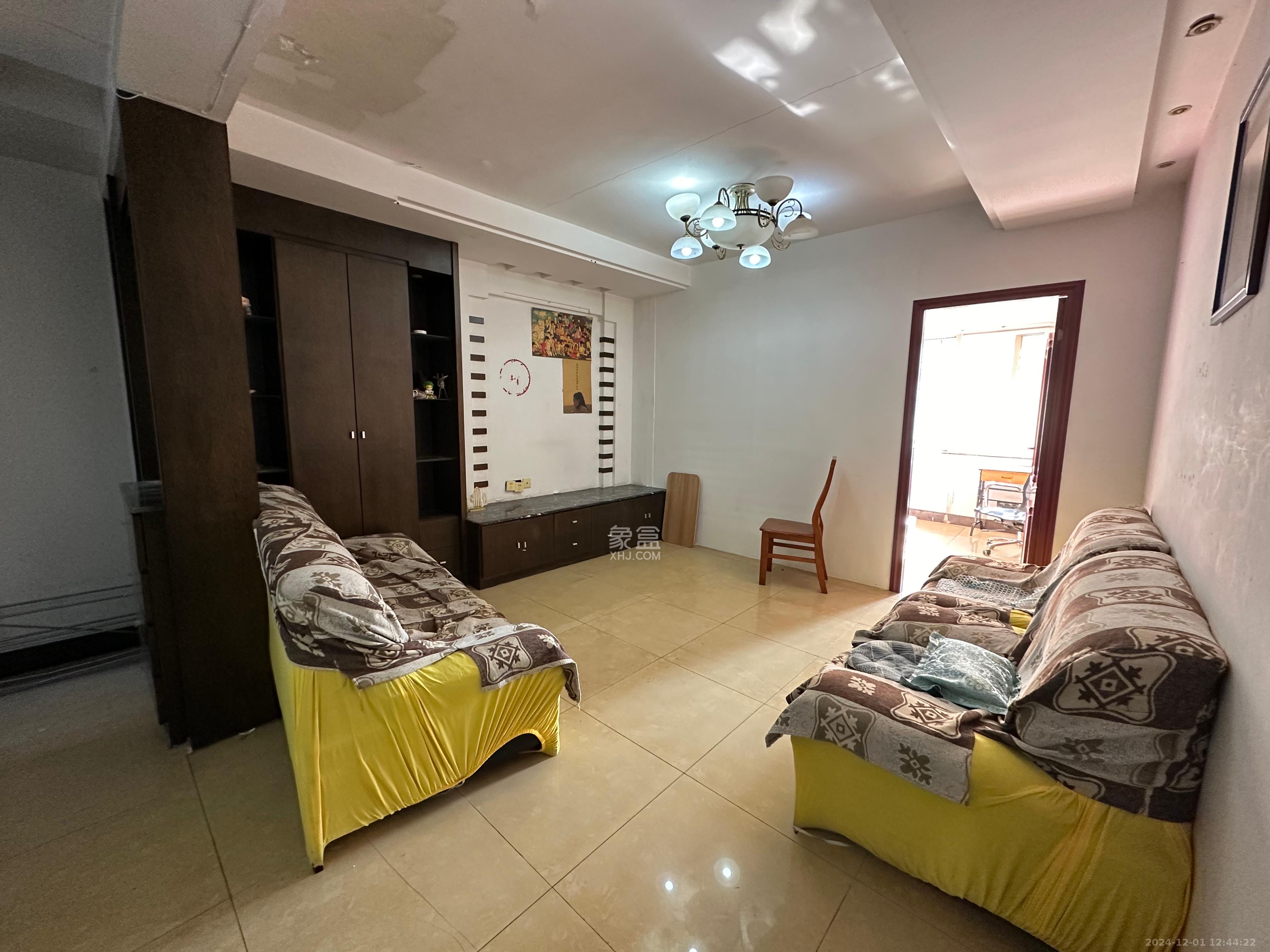 四方小区 3室2厅1卫 1600.0元/月 四方小区 3室2厅1卫 1600.0元/月室内图