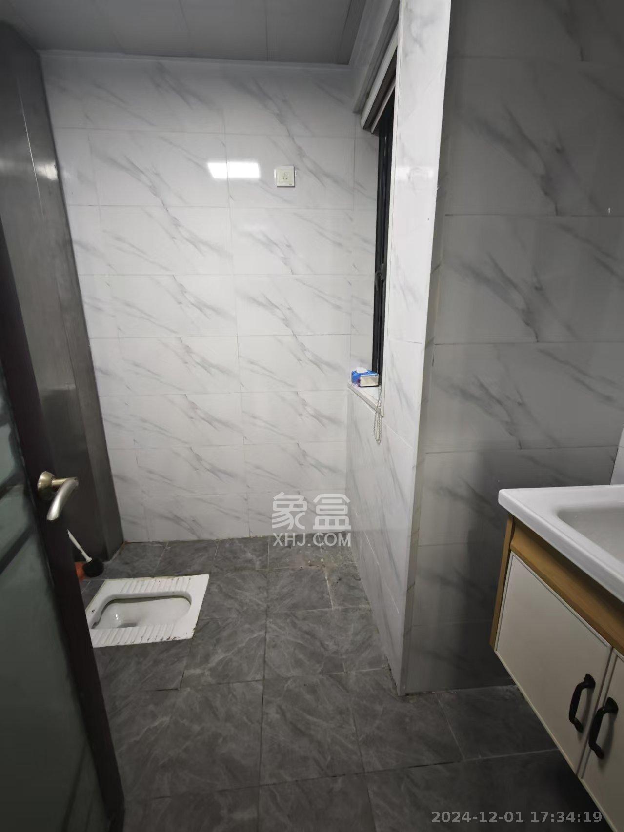 中城丽景香山园 4室2厅2卫 3500.0元/月 中城丽景香山园 4室2厅2卫 3500.0元/月室内图