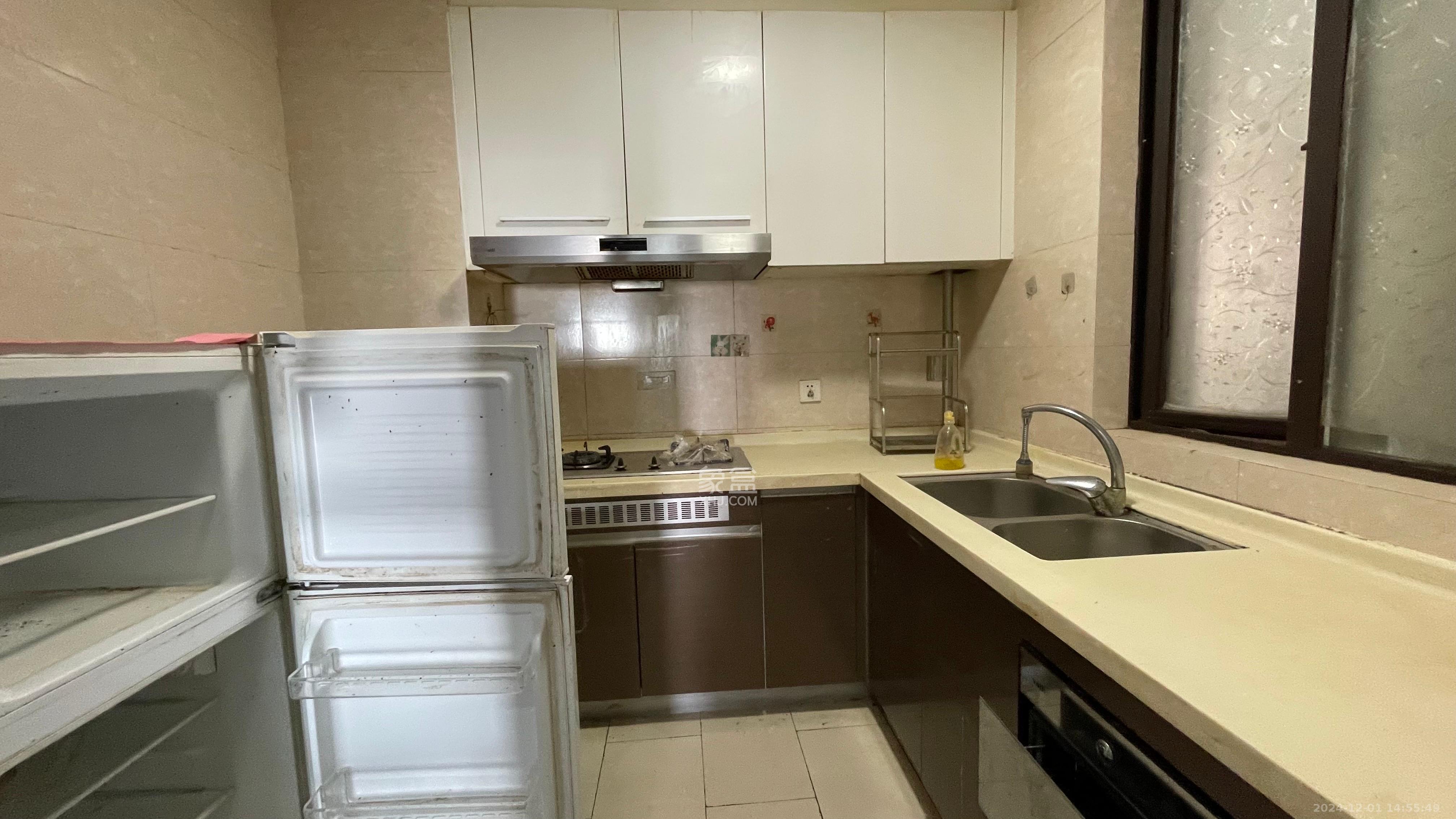 中海国际三期 3室2厅2卫 2300.0元/月 中海国际三期 3室2厅2卫 2300.0元/月室内图