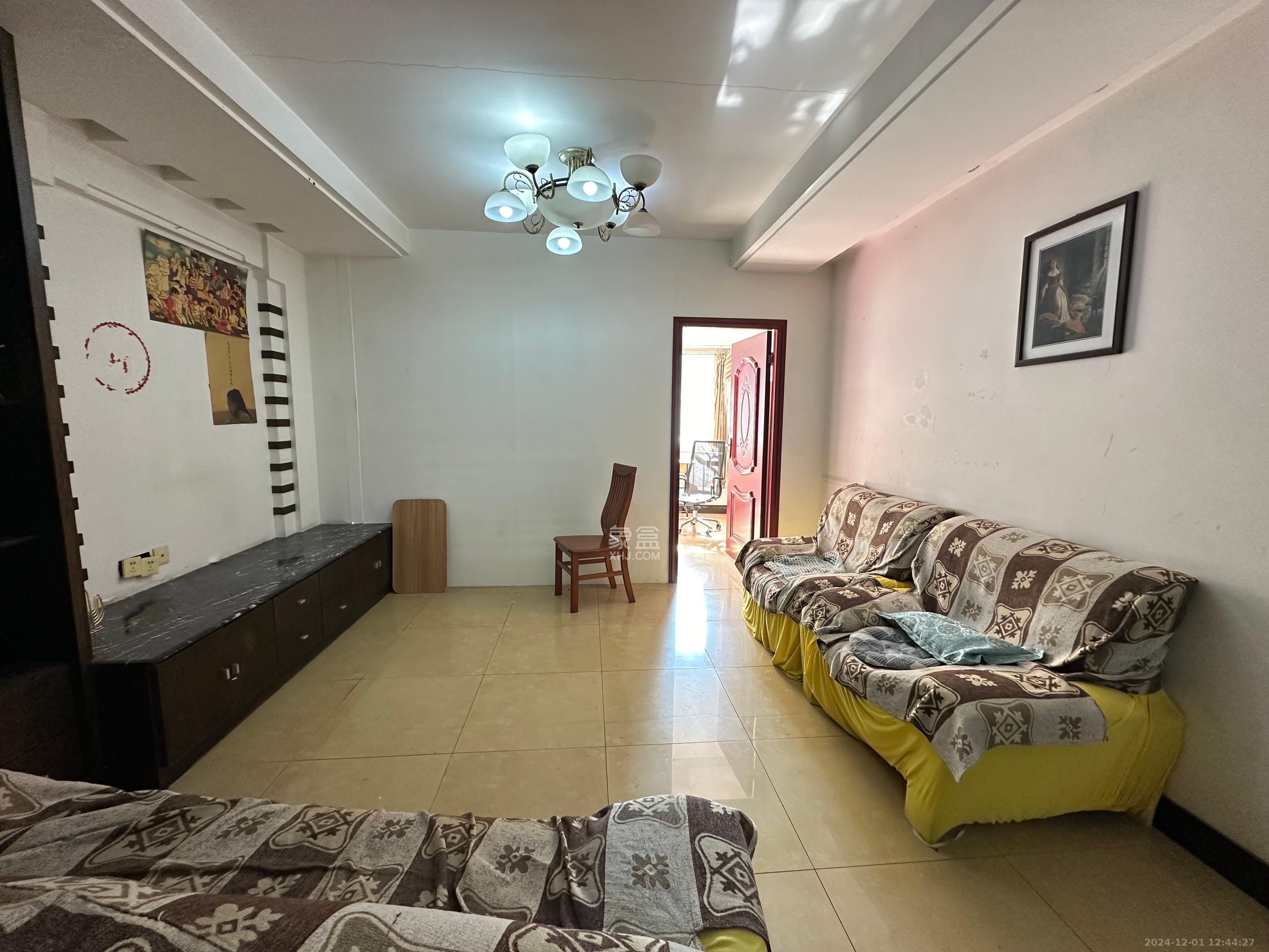 四方小区 3室2厅1卫 1600.0元/月 四方小区 3室2厅1卫 1600.0元/月室内图