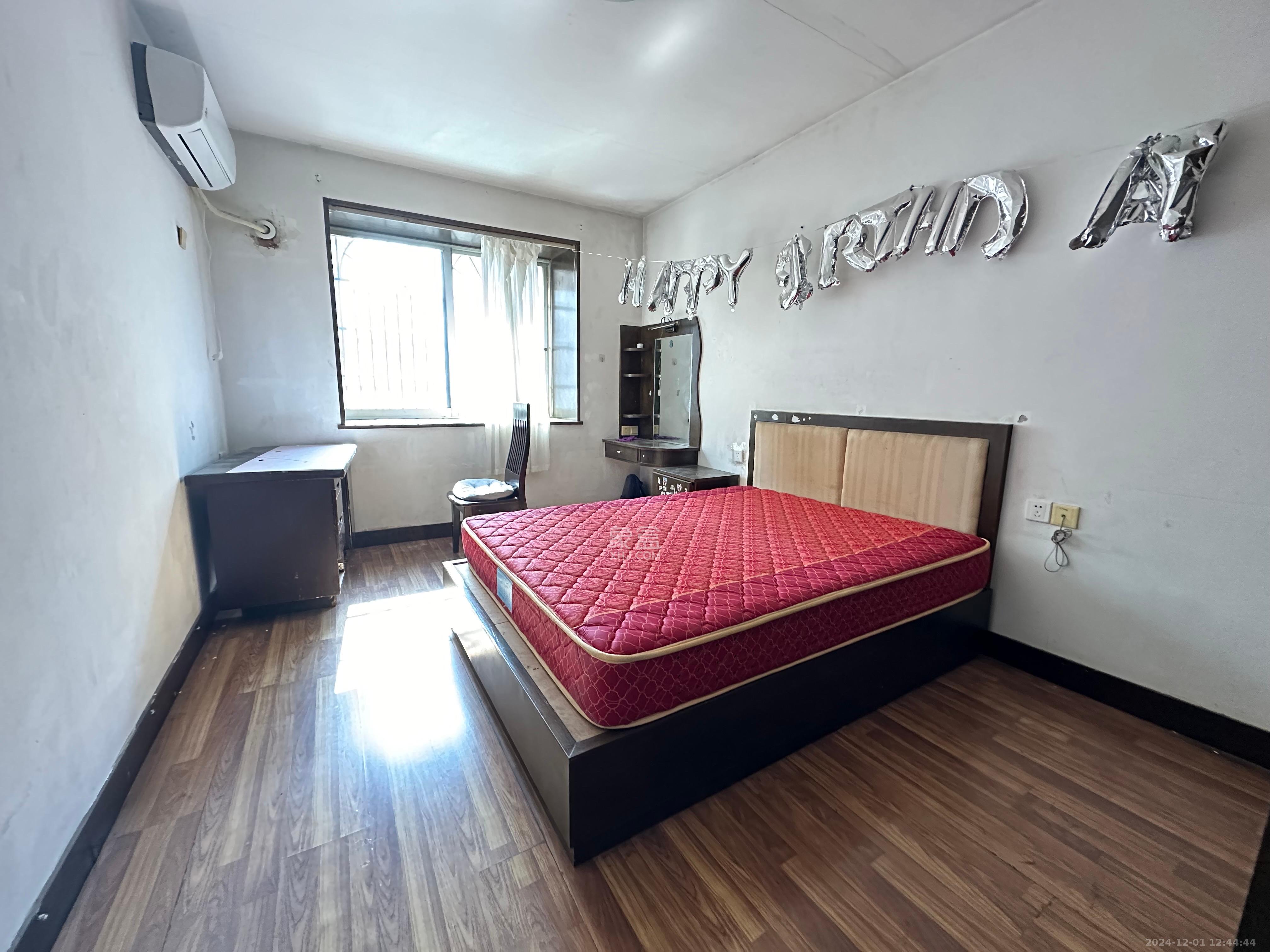 四方小区 3室2厅1卫 1600.0元/月 四方小区 3室2厅1卫 1600.0元/月室内图