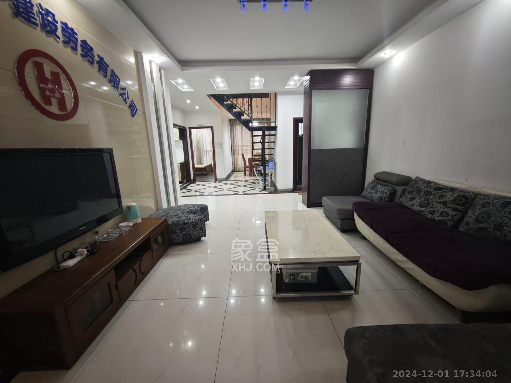 中城丽景香山园 4室2厅2卫 3500.0元/月 中城丽景香山园 4室2厅2卫 3500.0元/月室内图