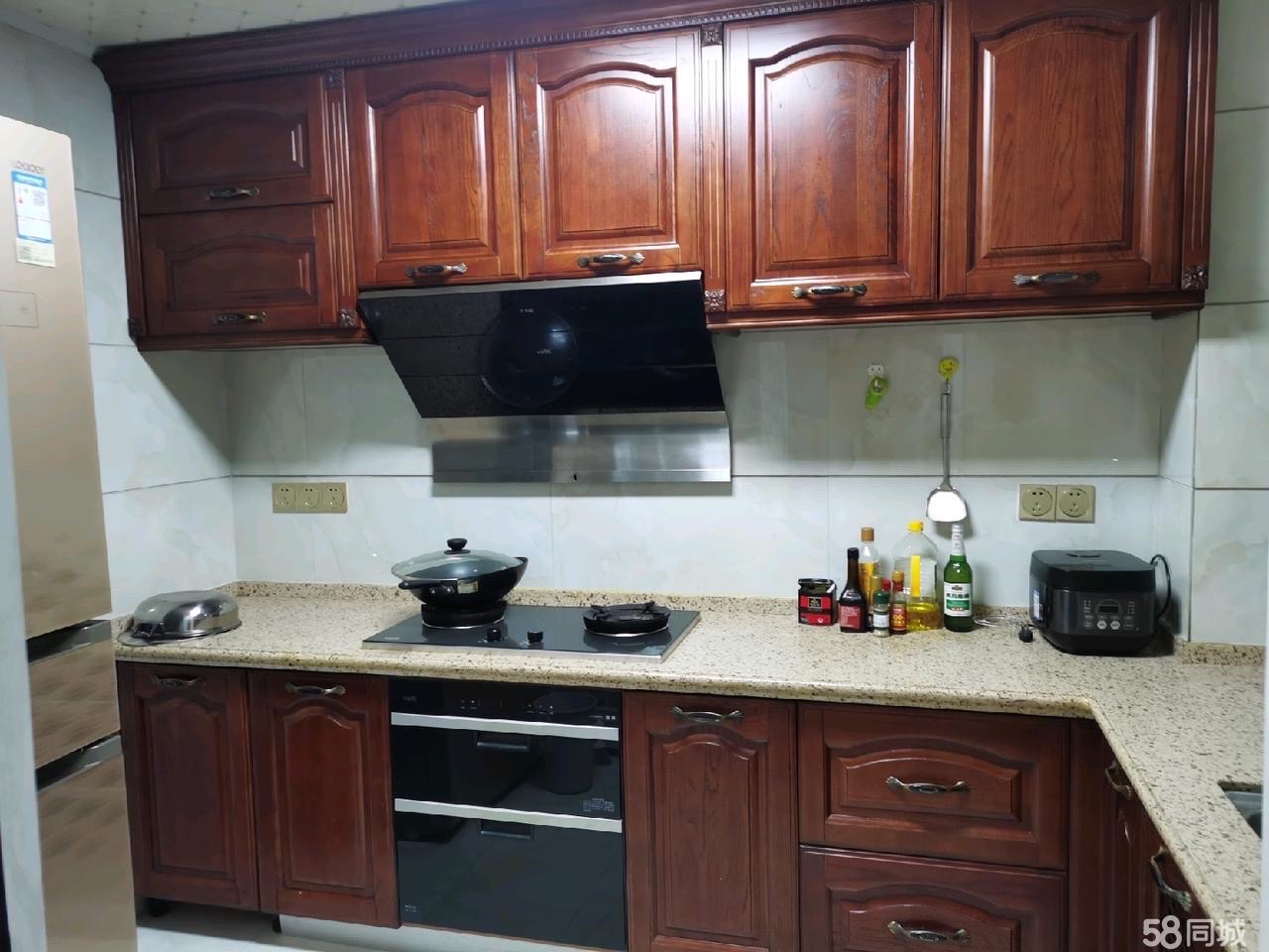 博达江洲花园  3室2厅2卫    2500.0元/月 博达江洲花园  3室2厅2卫    2500.0元/月室内图