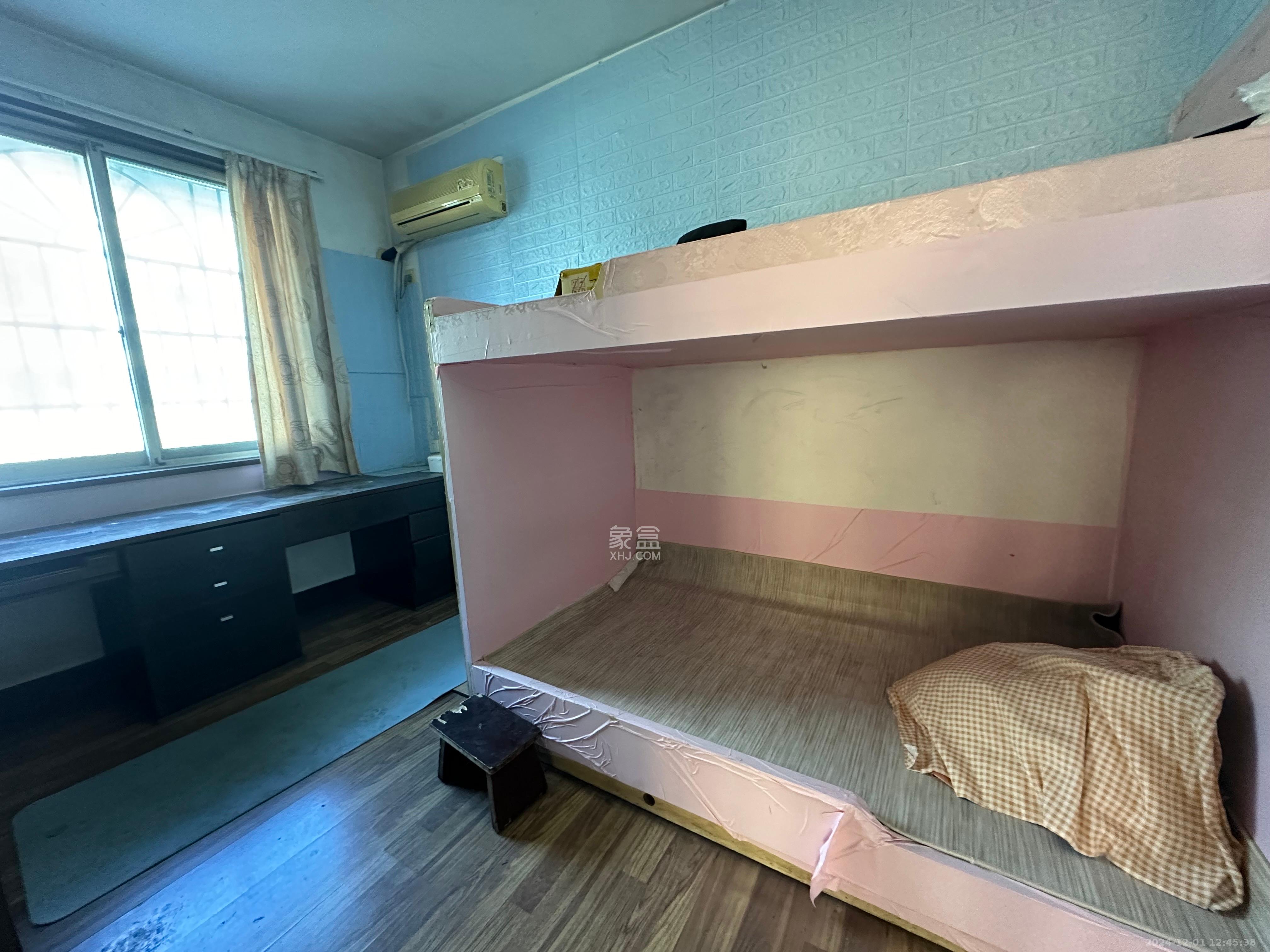 四方小区 3室2厅1卫 1600.0元/月 四方小区 3室2厅1卫 1600.0元/月室内图