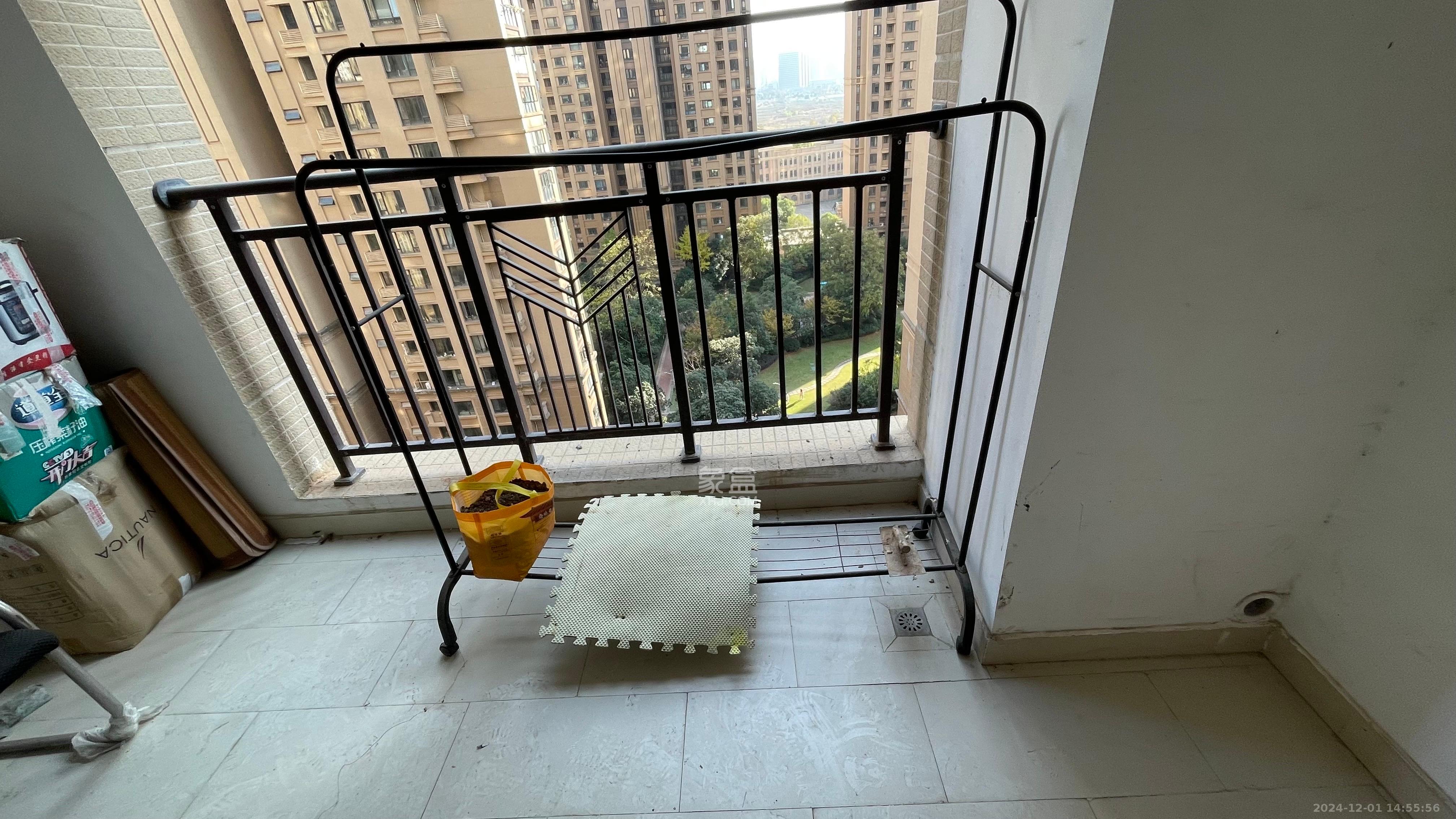 中海国际三期 3室2厅2卫 2300.0元/月 中海国际三期 3室2厅2卫 2300.0元/月室内图