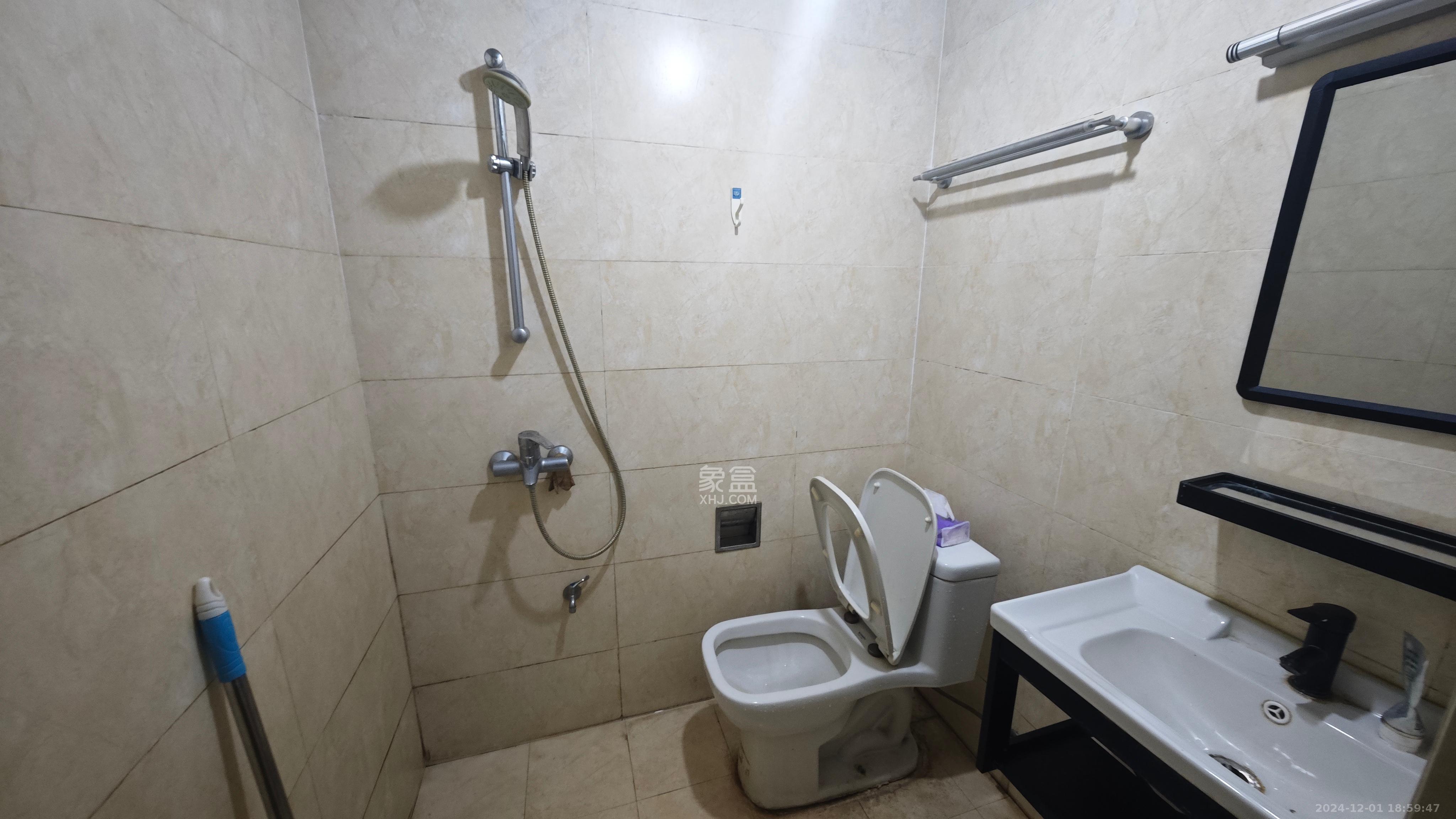 泉昇同福大厦 1室1厅1卫 1300.0元/月 泉昇同福大厦 1室1厅1卫 1300.0元/月室内图