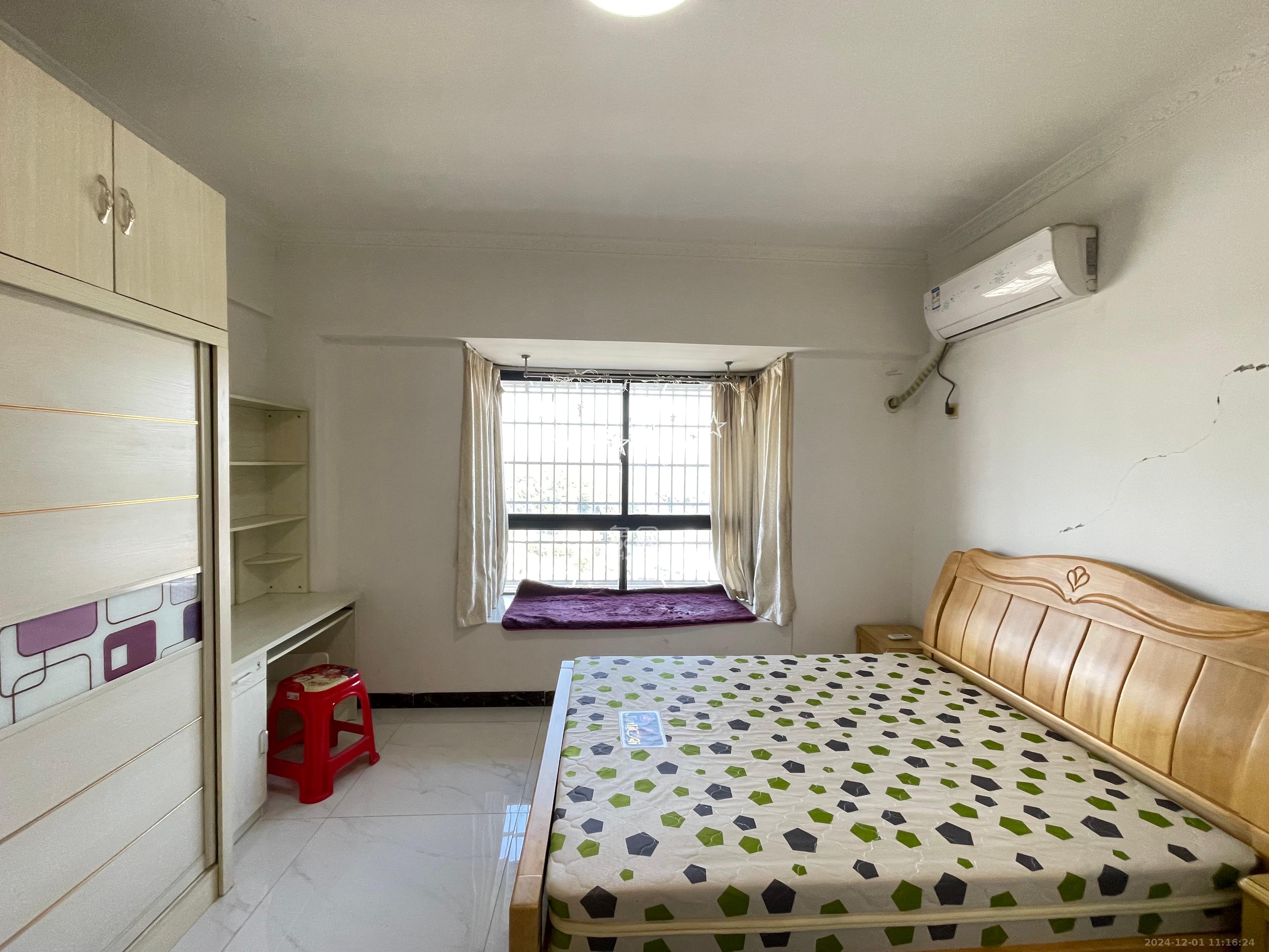 世纪桃花苑  1室2厅1卫    1400.0元/月 世纪桃花苑  1室2厅1卫    1400.0元/月室内图1