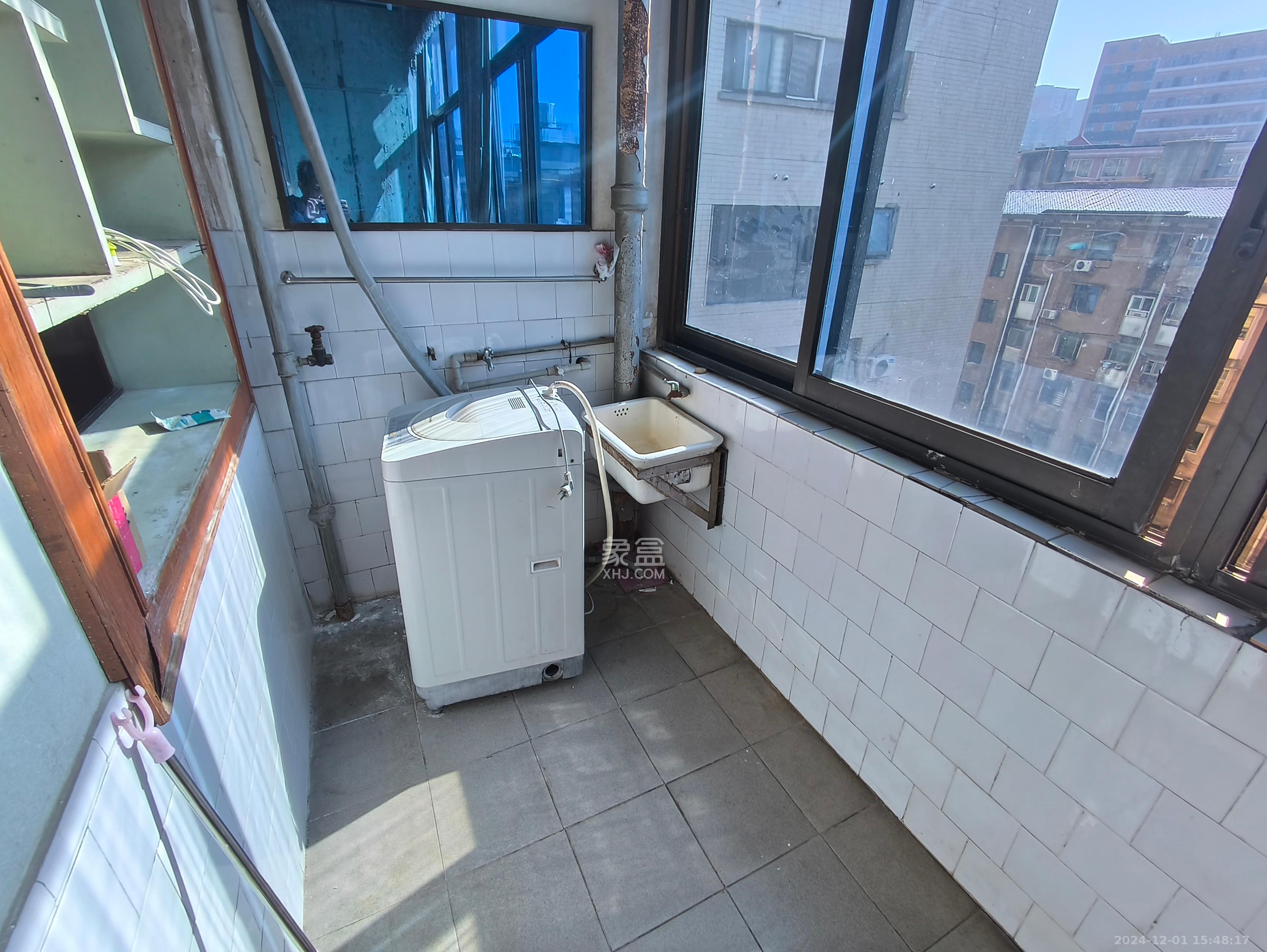 化油器厂宿舍 2室1厅1卫 1500.0元/月 化油器厂宿舍 2室1厅1卫 1500.0元/月室内图