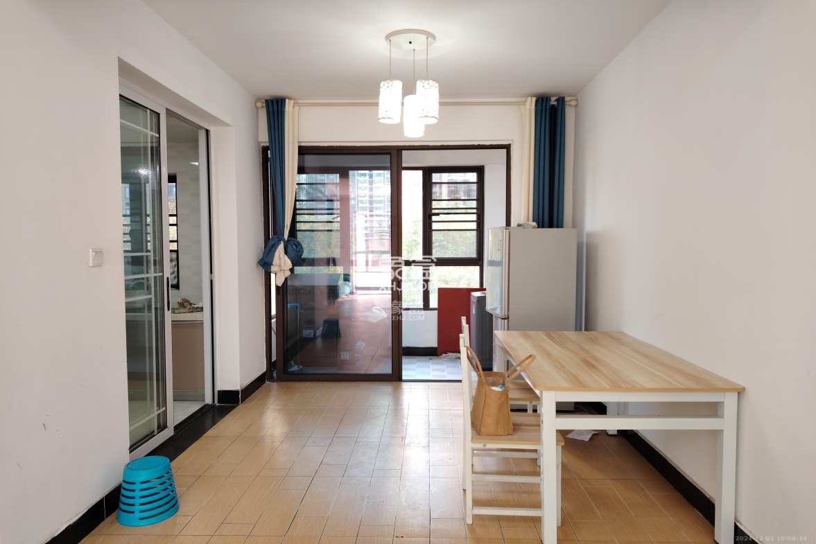 山语城三期  1室2厅1卫    2400.0元/月 山语城三期  1室2厅1卫    2400.0元/月室内图1