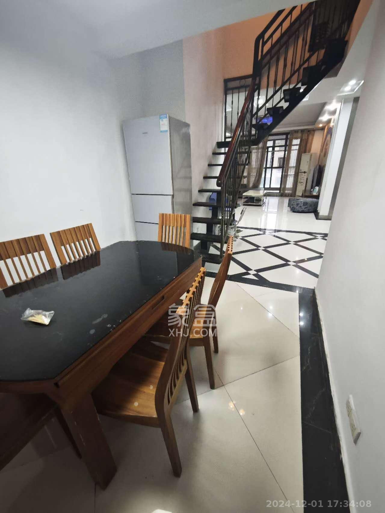 中城丽景香山园 4室2厅2卫 3500.0元/月 中城丽景香山园 4室2厅2卫 3500.0元/月室内图