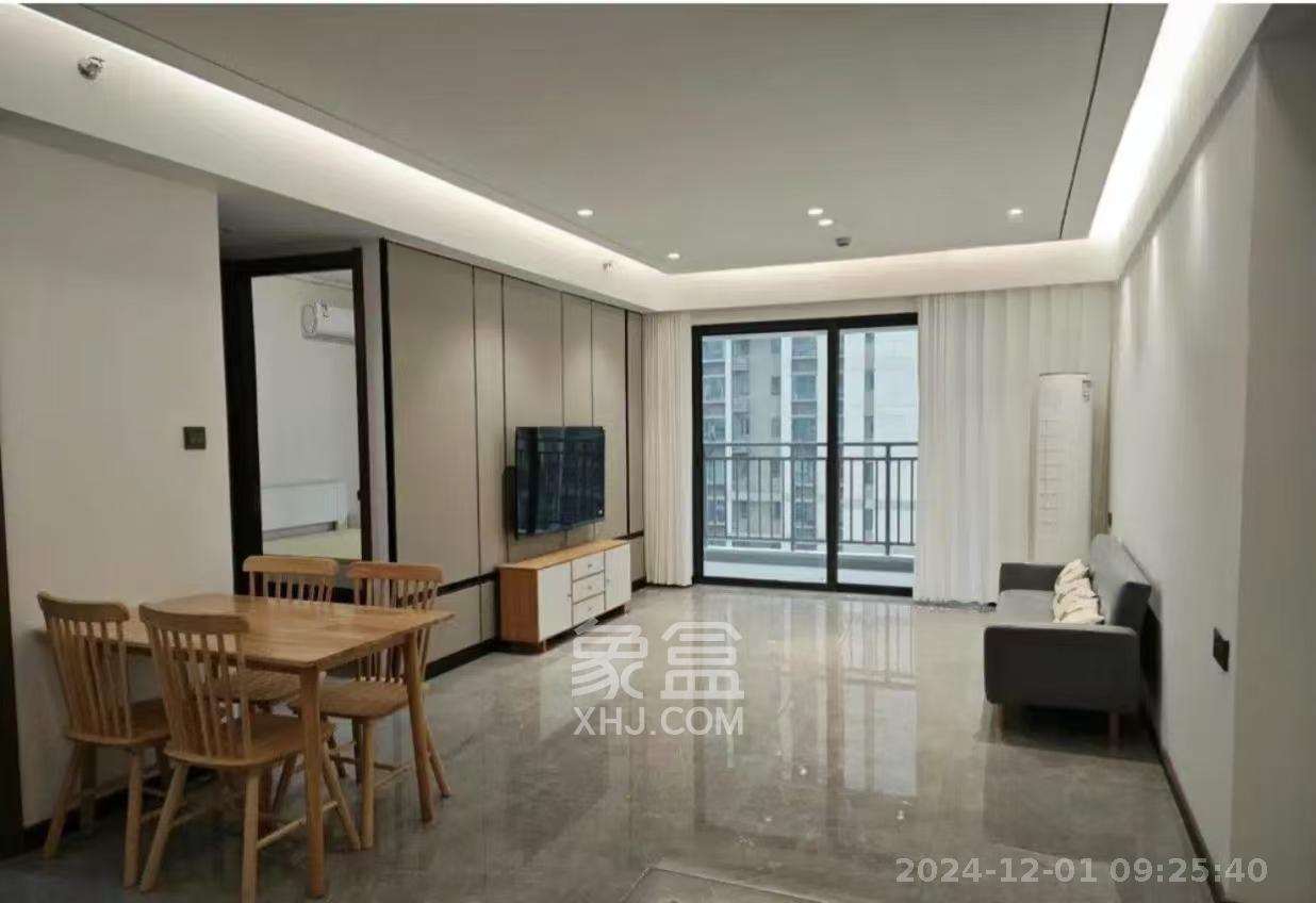 卓越中寰  3室2厅2卫    4200.0元/月室内图1