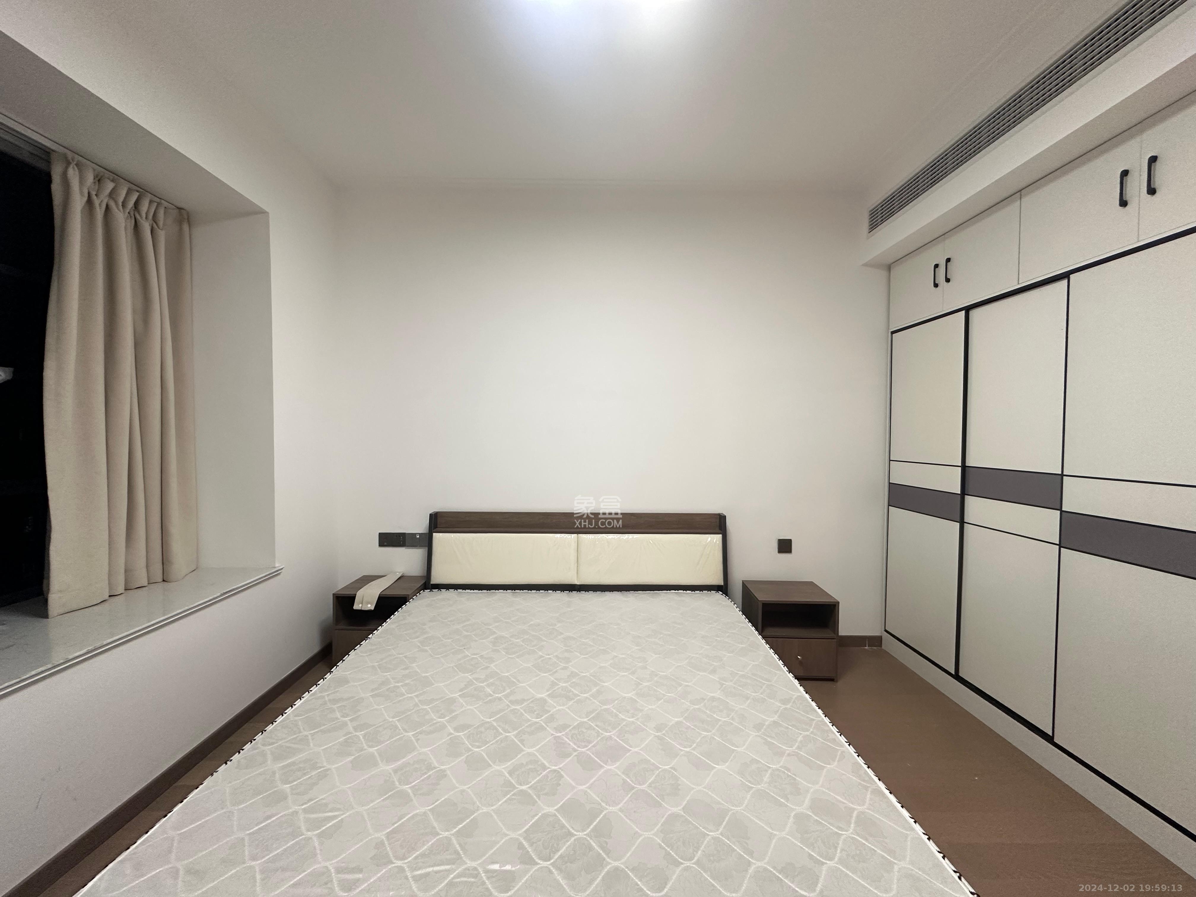 绿地V岛  4室2厅2卫   4500.00元/月室内图