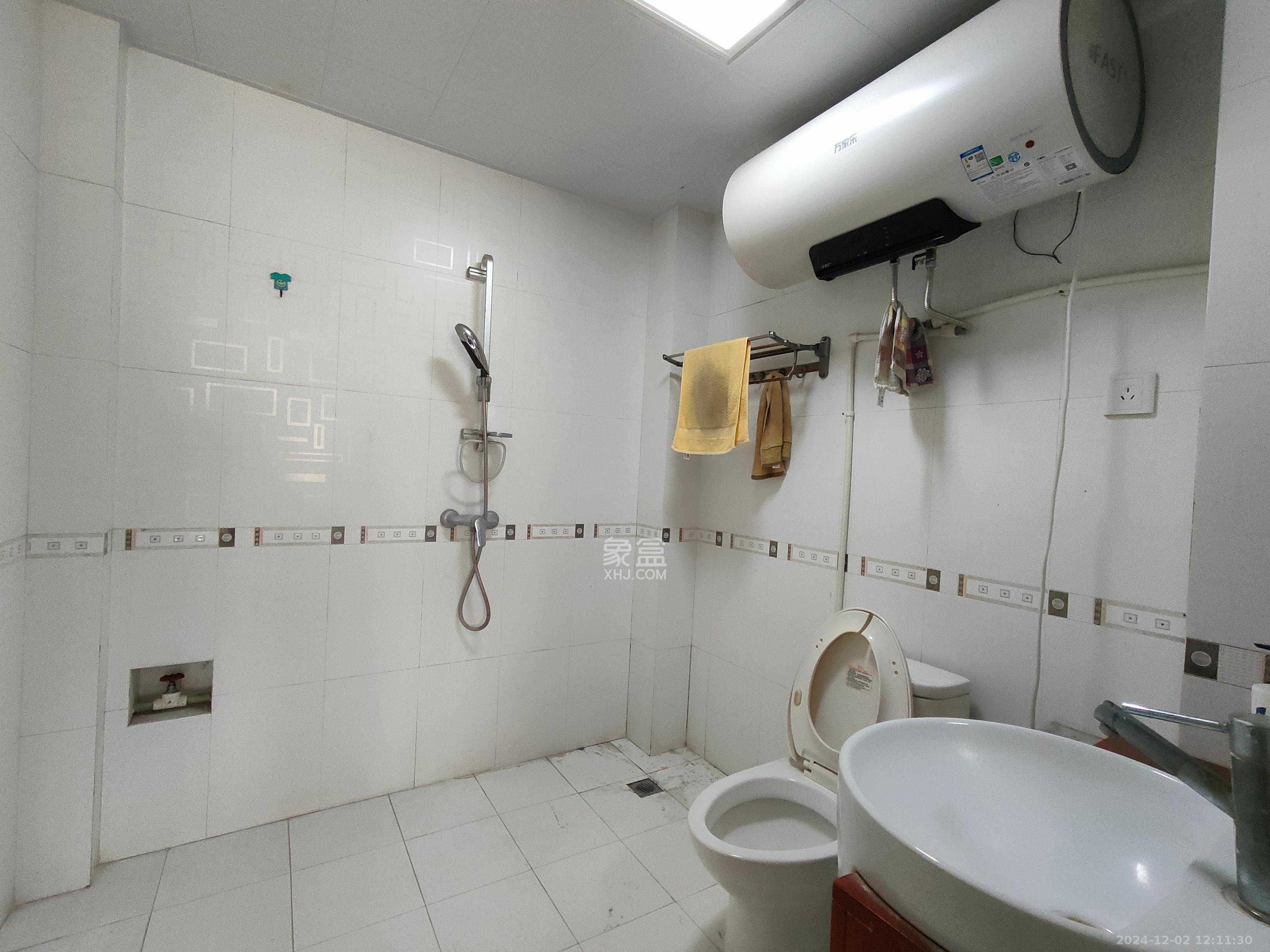 金侨世纪苑 4室2厅2卫 48.0万 金侨世纪苑 4室2厅2卫 48.0万客厅