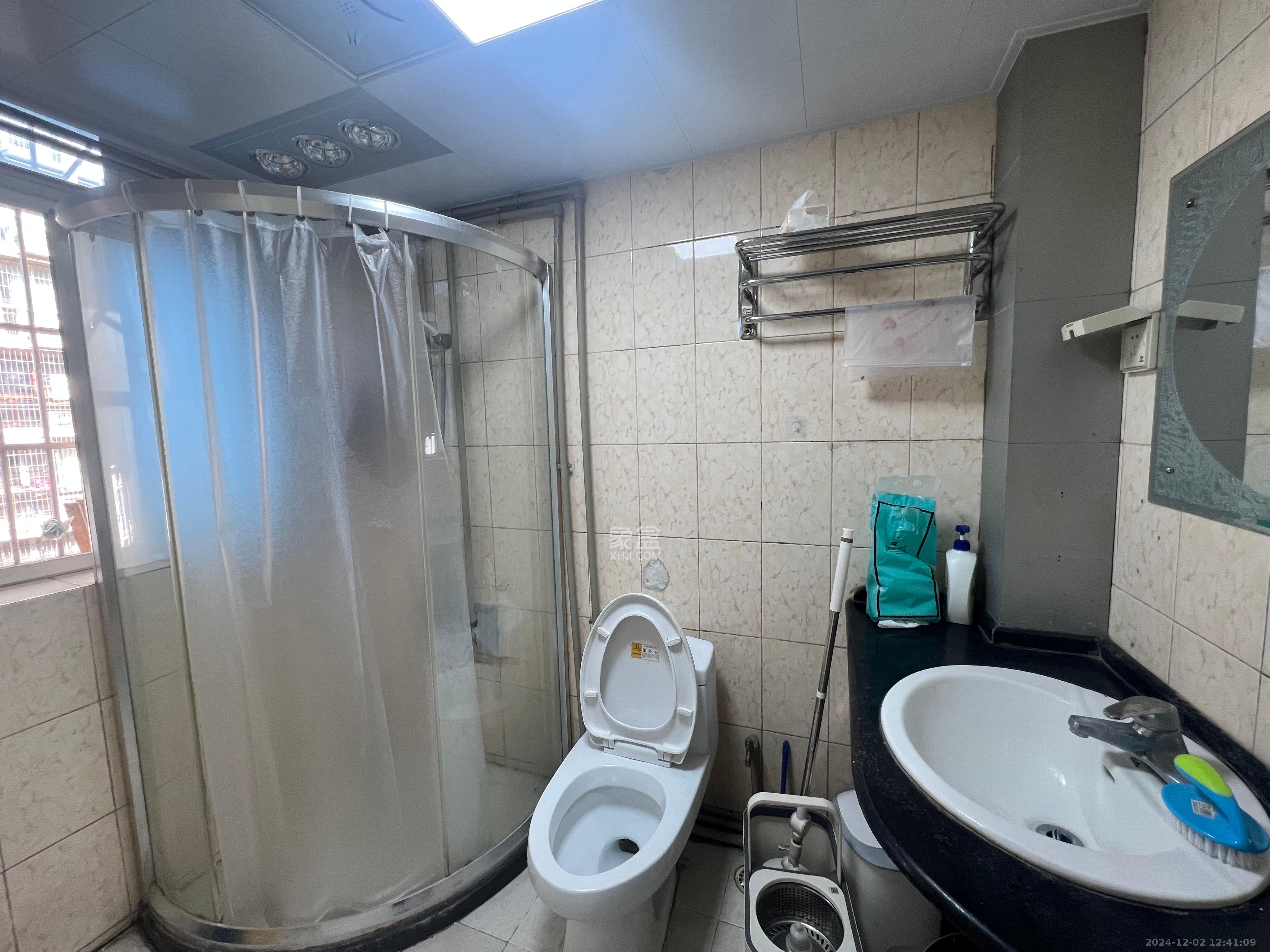 荷花园电信宿舍(天辰荷花苑)  2室1厅1卫    2100.0元/月 荷花园电信宿舍(天辰荷花苑)  2室1厅1卫    2100.0元/月室内图