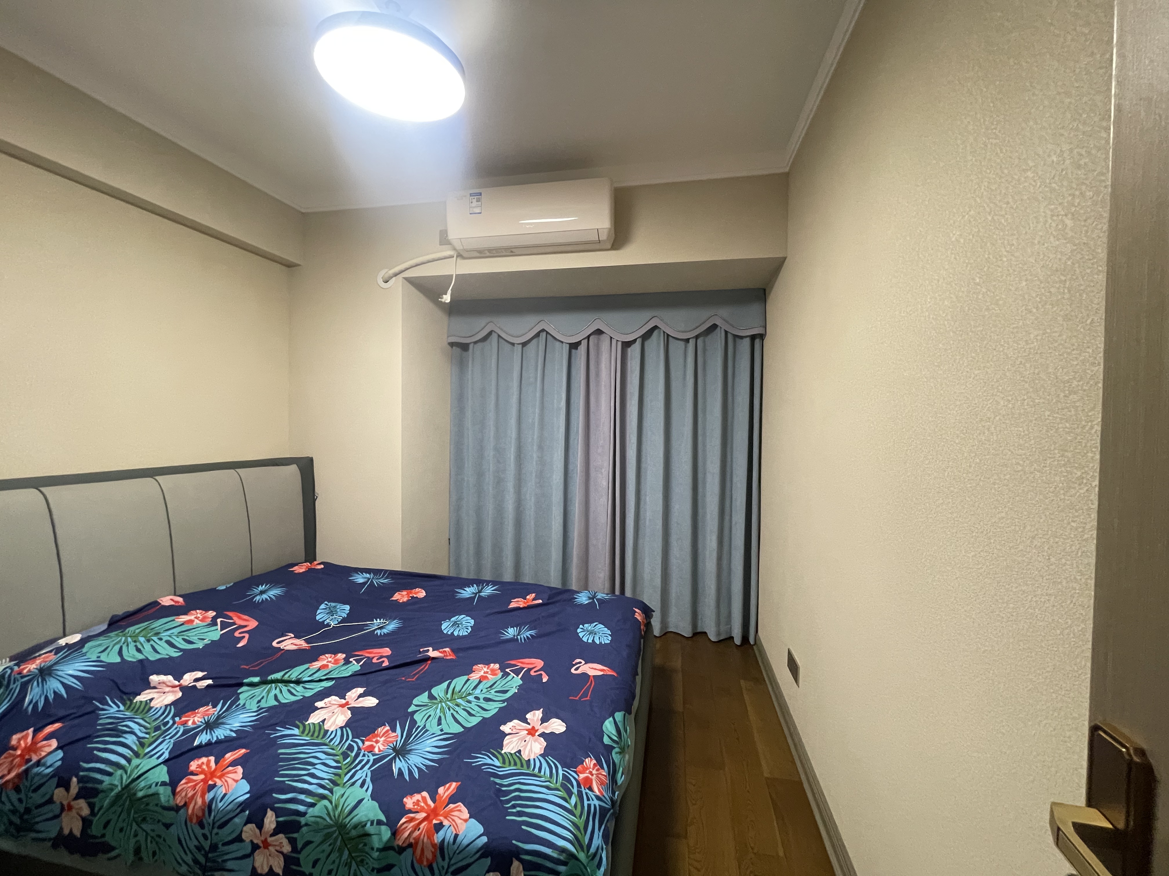 宁邦中心(二期公园里)  6室2厅2卫    168.0万 宁邦中心(二期公园里)  6室2厅2卫    168.0万客厅