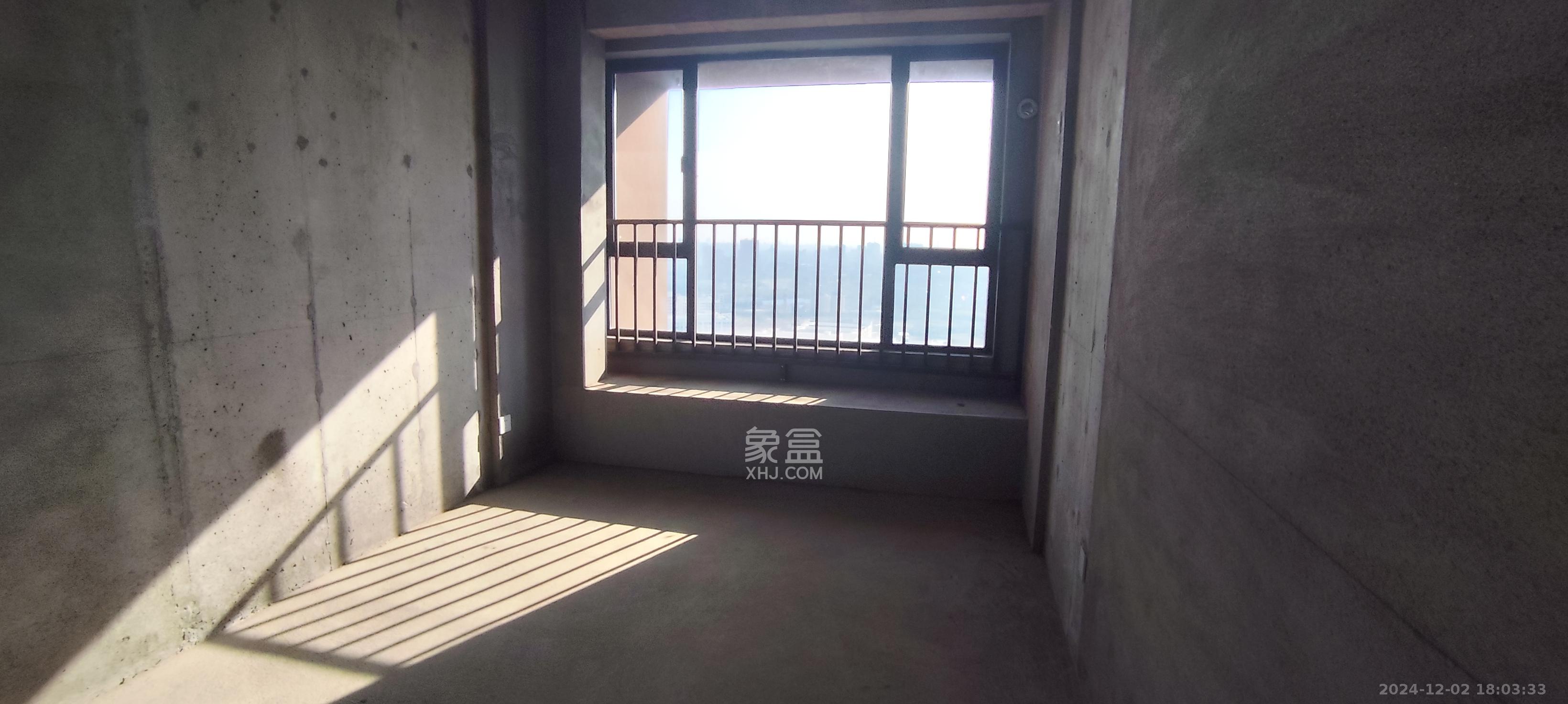 锦绣世家西苑 4室2厅2卫 50.0万 锦绣世家西苑 4室2厅2卫 50.0万客厅