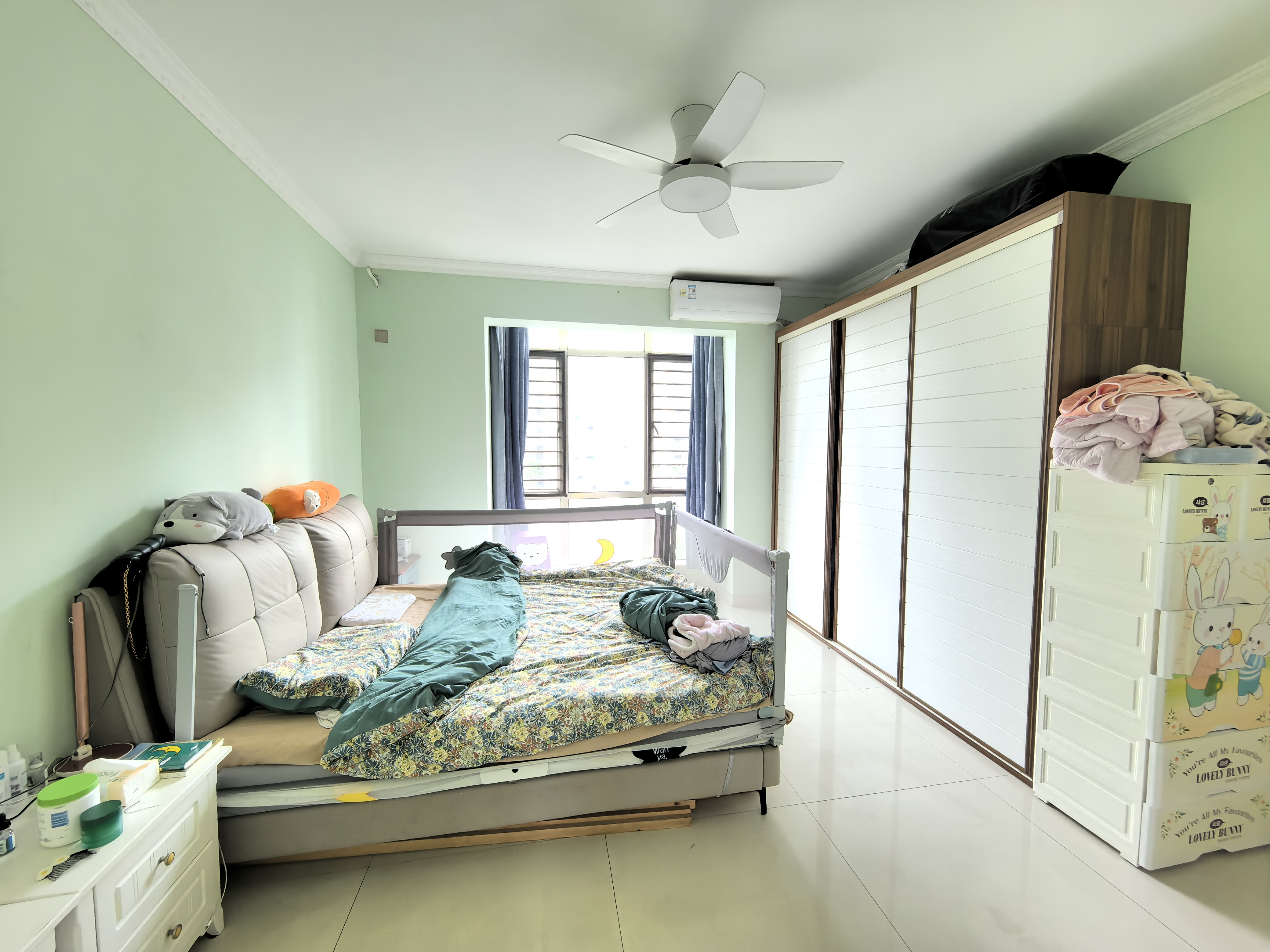 泉海好家园 3室2厅2卫 180.0万 泉海好家园 3室2厅2卫 180.0万客厅