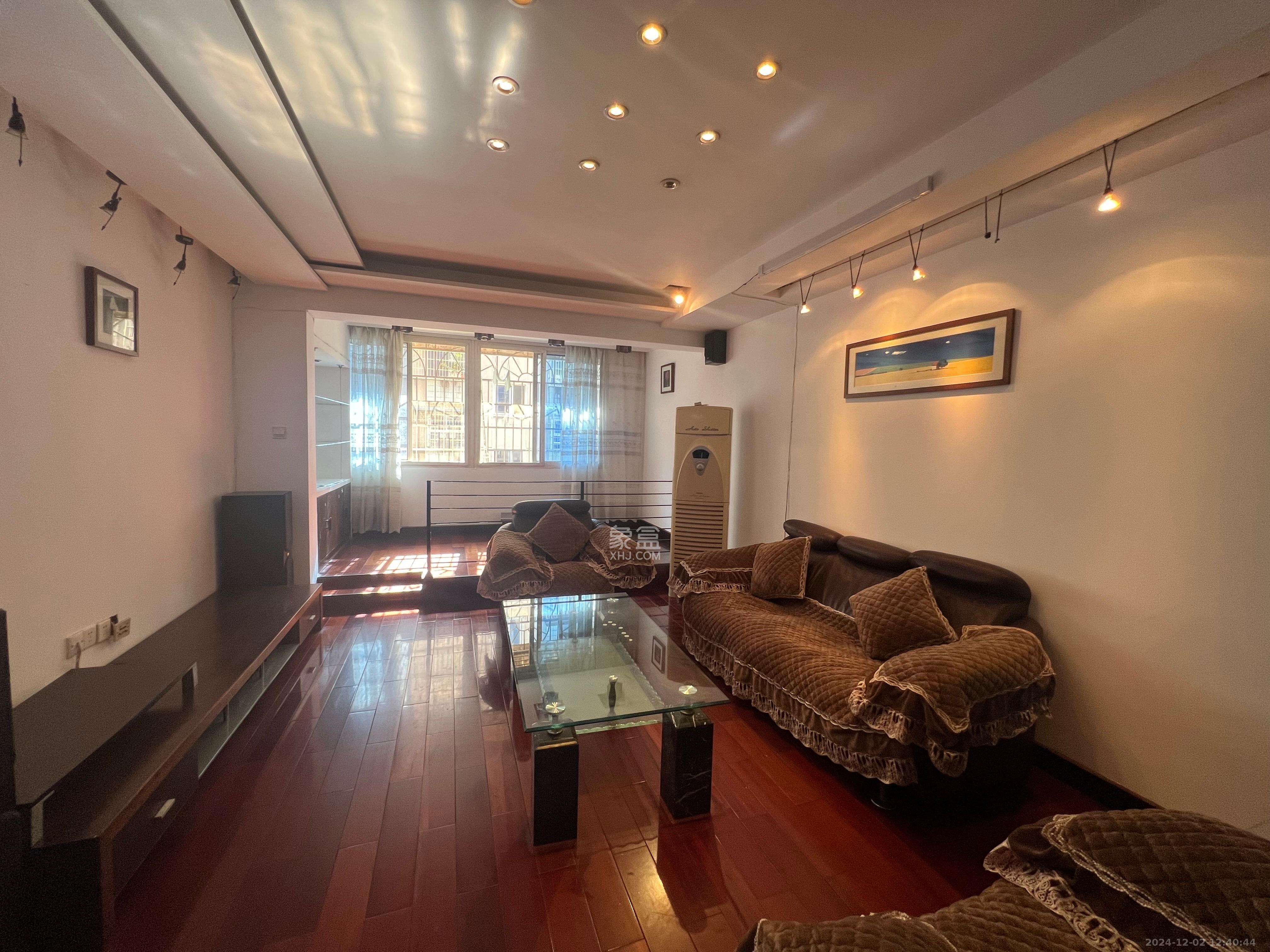 荷花园电信宿舍(天辰荷花苑)  2室1厅1卫    2100.0元/月 荷花园电信宿舍(天辰荷花苑)  2室1厅1卫    2100.0元/月室内图1