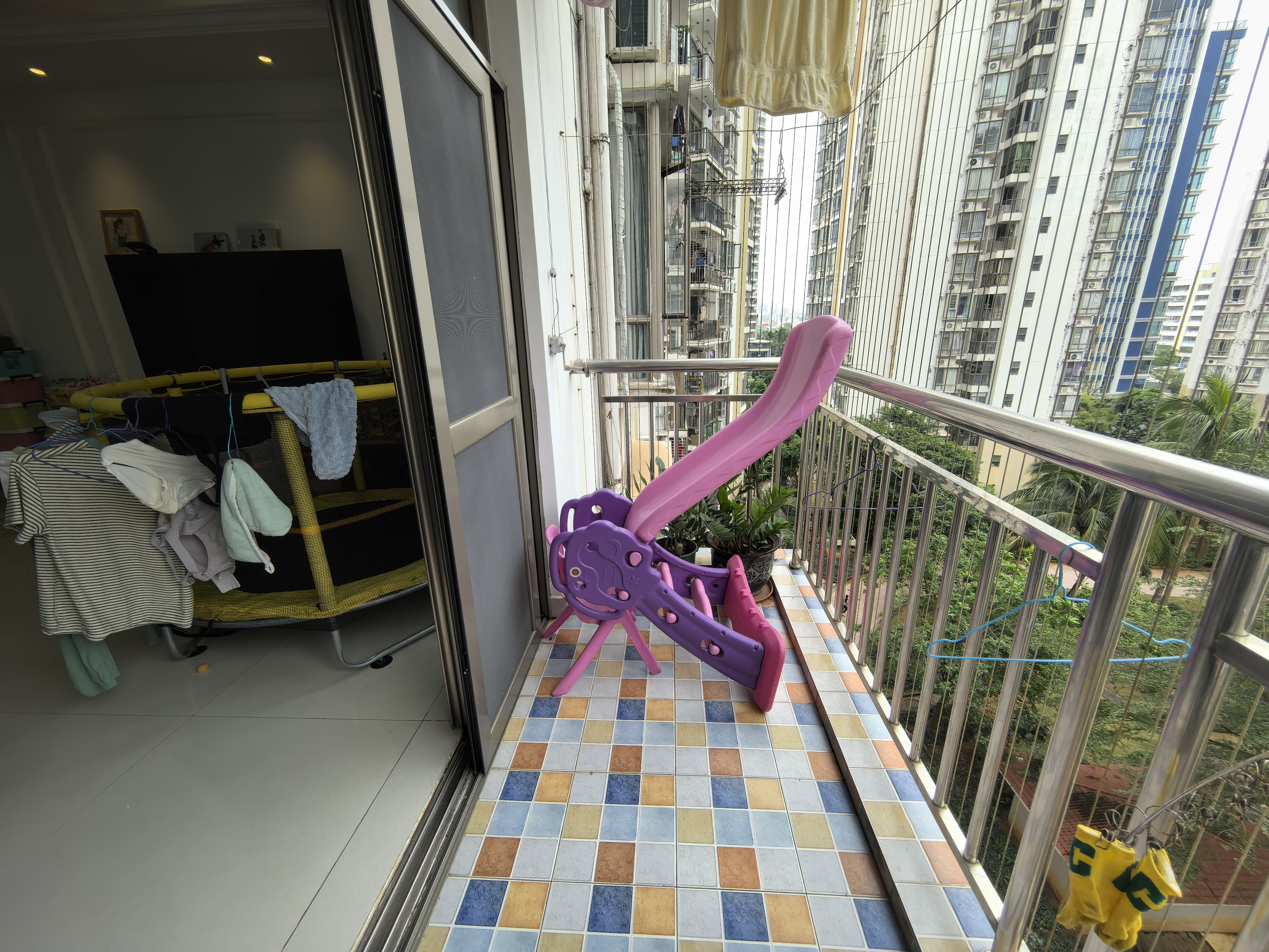 泉海好家园 3室2厅2卫 180.0万 泉海好家园 3室2厅2卫 180.0万客厅