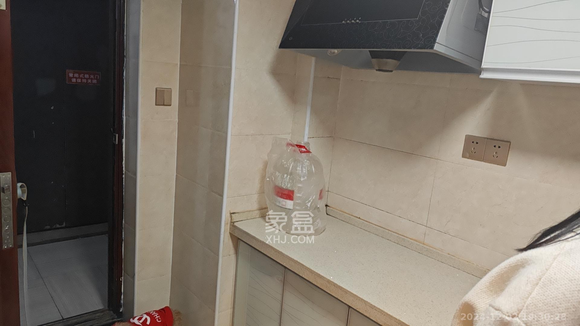 鑫远微中心 1室1厅1卫 1300.0元/月 鑫远微中心 1室1厅1卫 1300.0元/月室内图