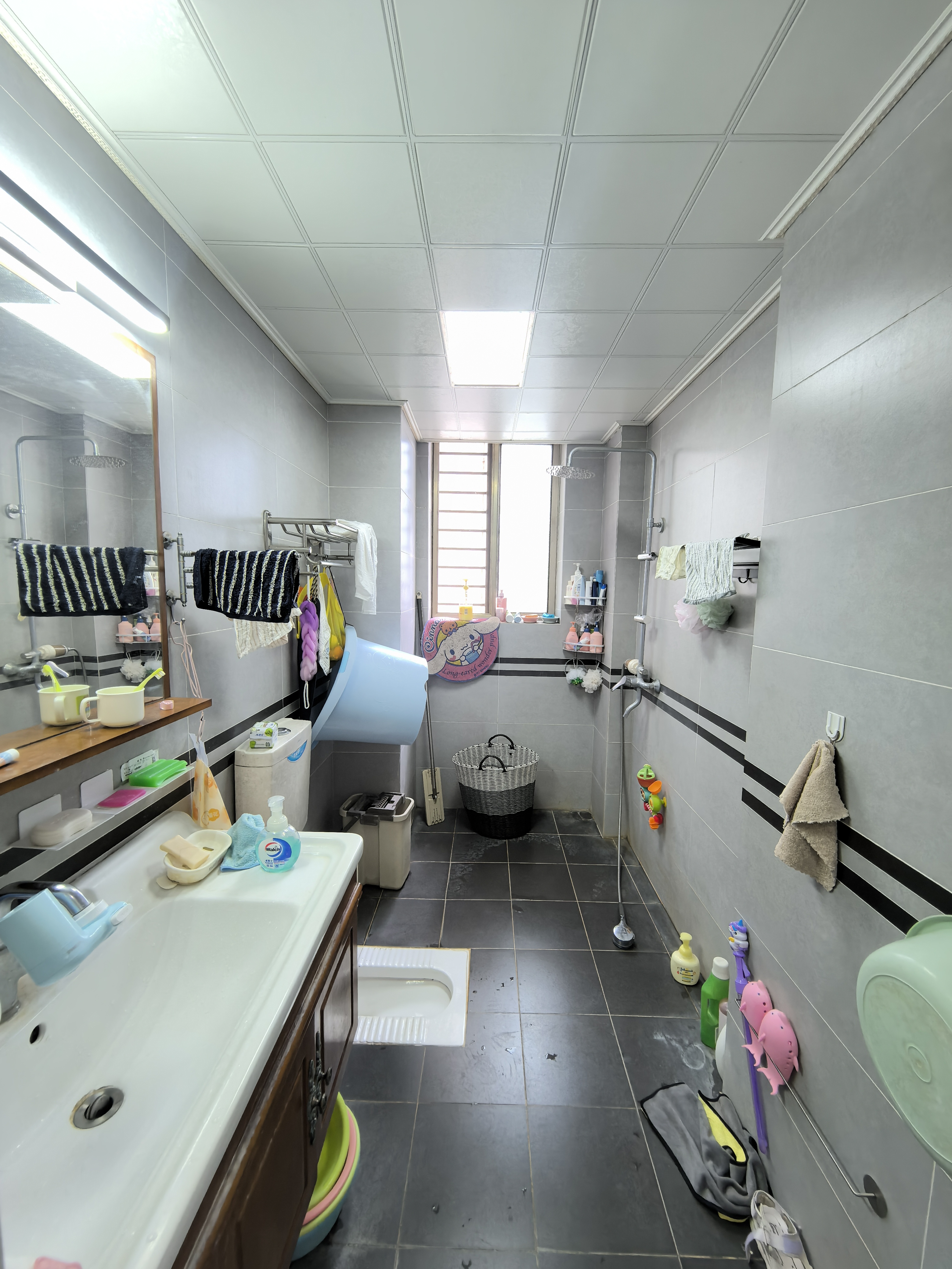 泉海好家园 3室2厅2卫 180.0万 泉海好家园 3室2厅2卫 180.0万客厅