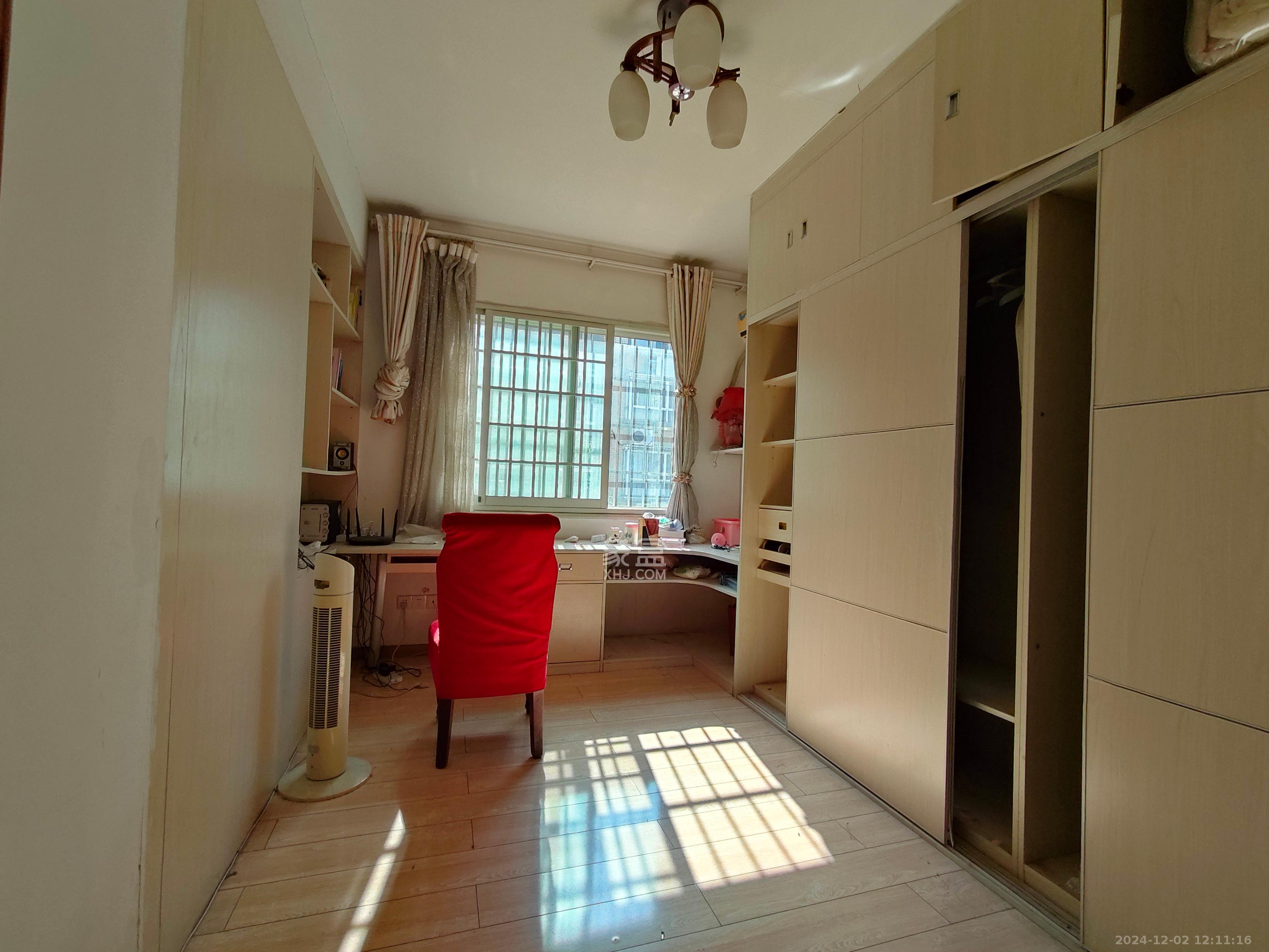 金侨世纪苑 4室2厅2卫 48.0万 金侨世纪苑 4室2厅2卫 48.0万客厅