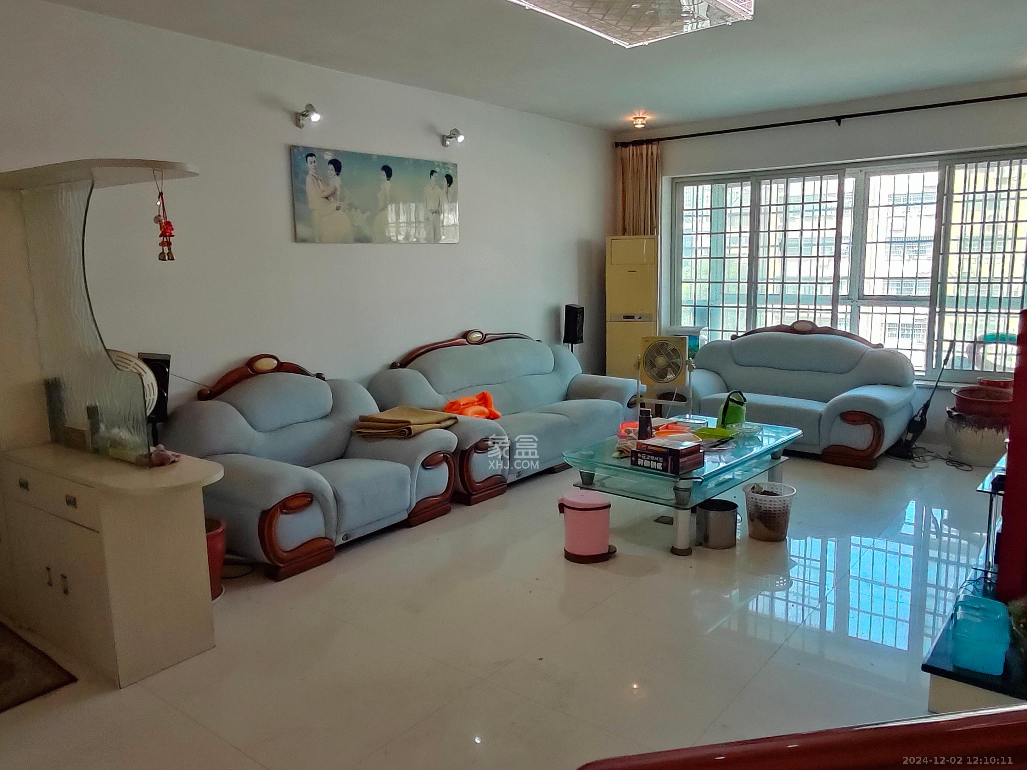 金侨世纪苑 4室2厅2卫 48.0万 金侨世纪苑 4室2厅2卫 48.0万客厅