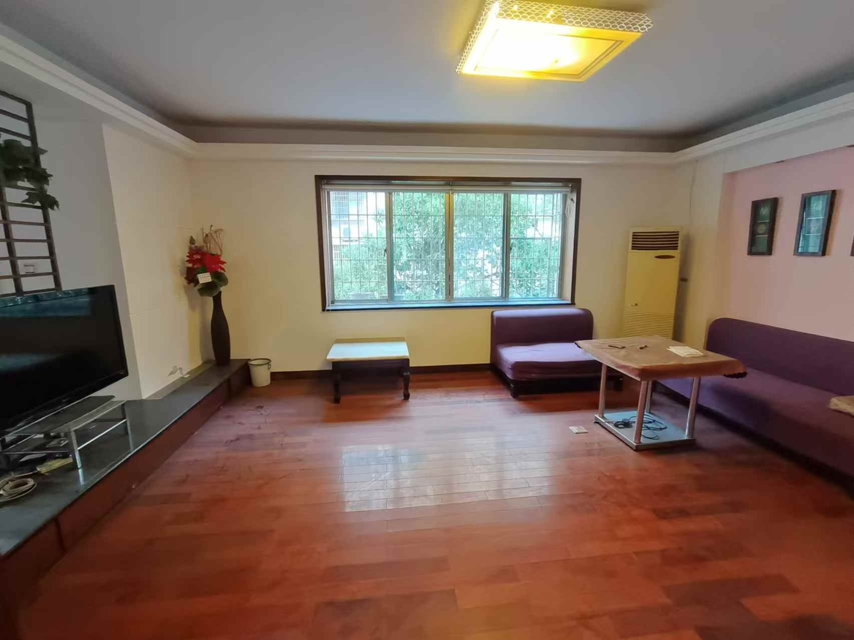 娄星区散盘 3室2厅1卫 45.0万 娄星区散盘 3室2厅1卫 45.0万客厅