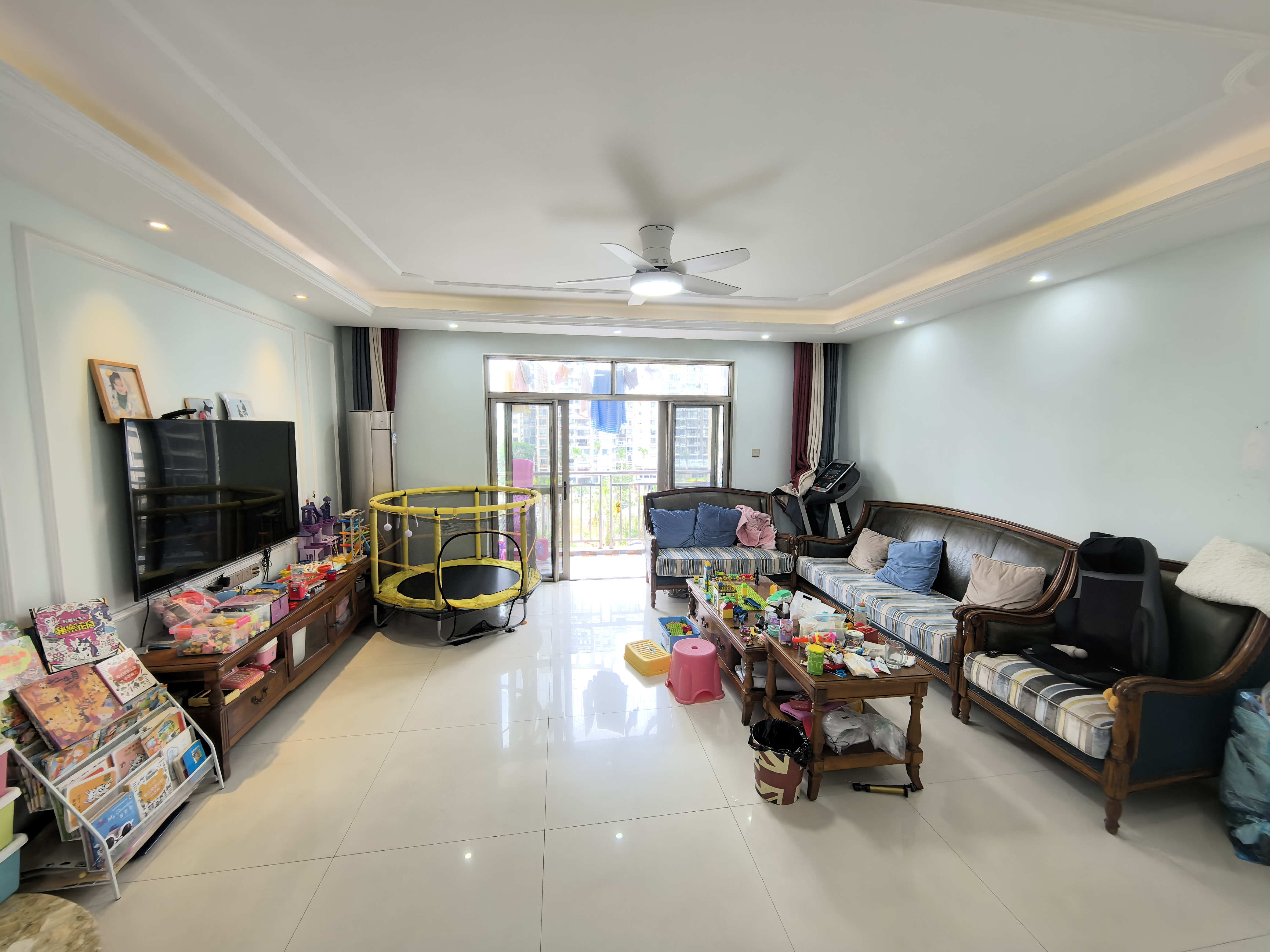 泉海好家园 3室2厅2卫 180.0万 泉海好家园 3室2厅2卫 180.0万客厅