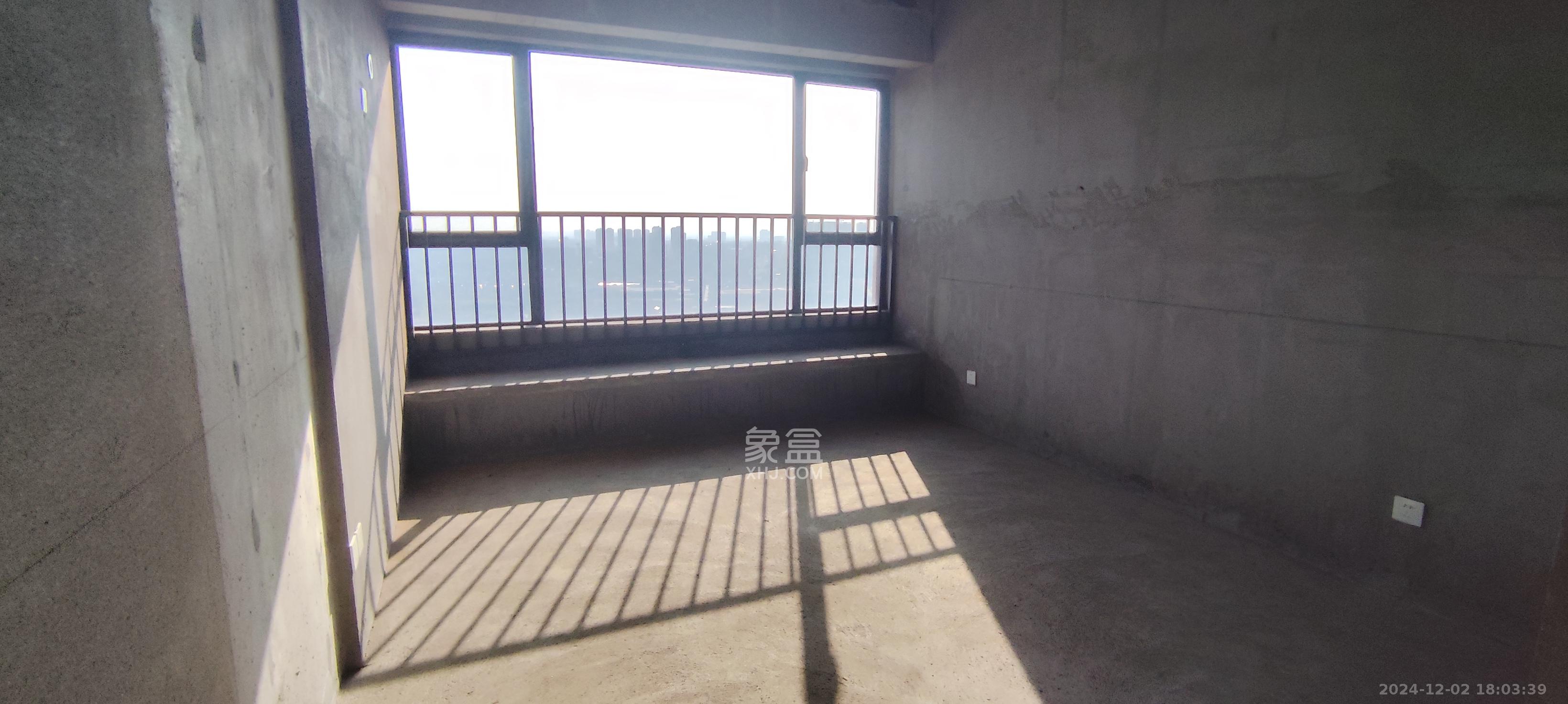 锦绣世家西苑 4室2厅2卫 50.0万 锦绣世家西苑 4室2厅2卫 50.0万客厅