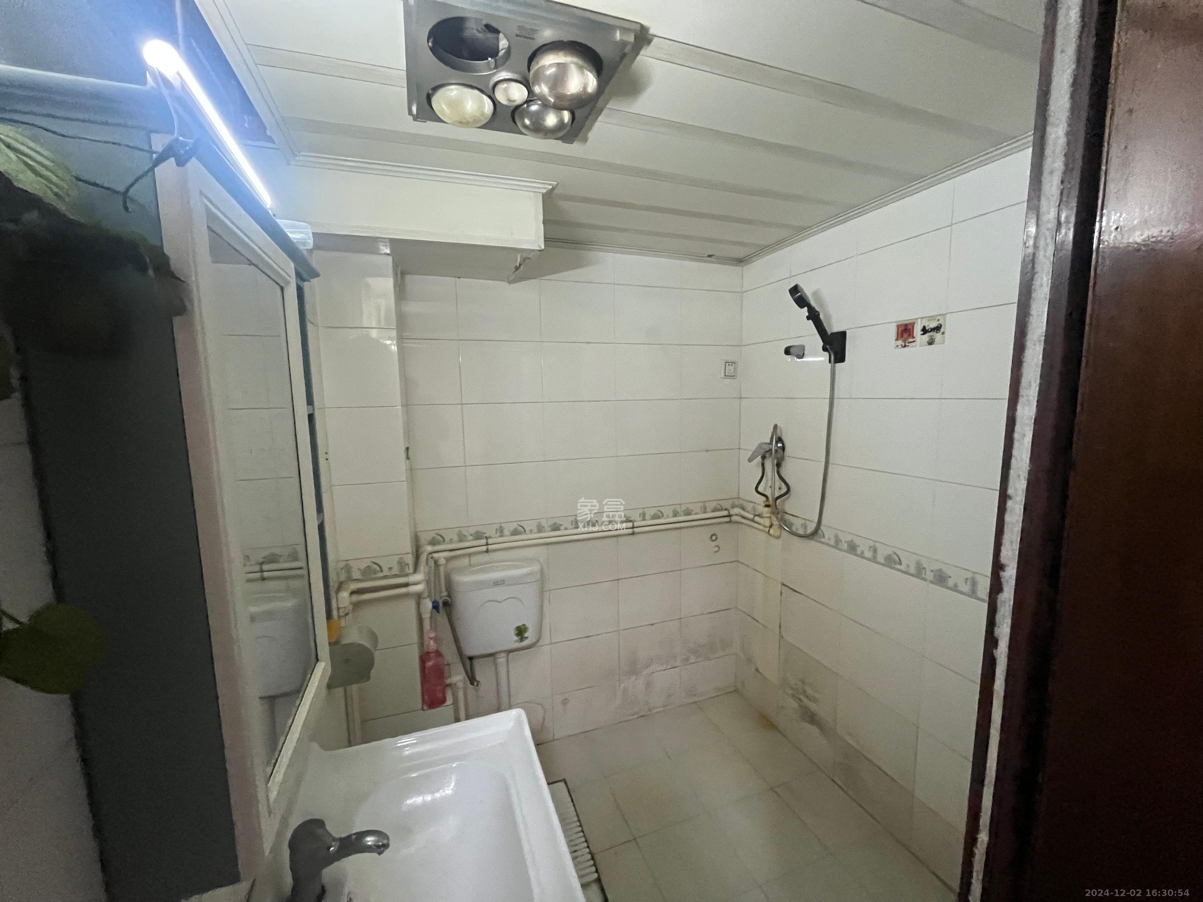 中南汽车世界 2室2厅1卫 1200.0元/月 中南汽车世界 2室2厅1卫 1200.0元/月室内图