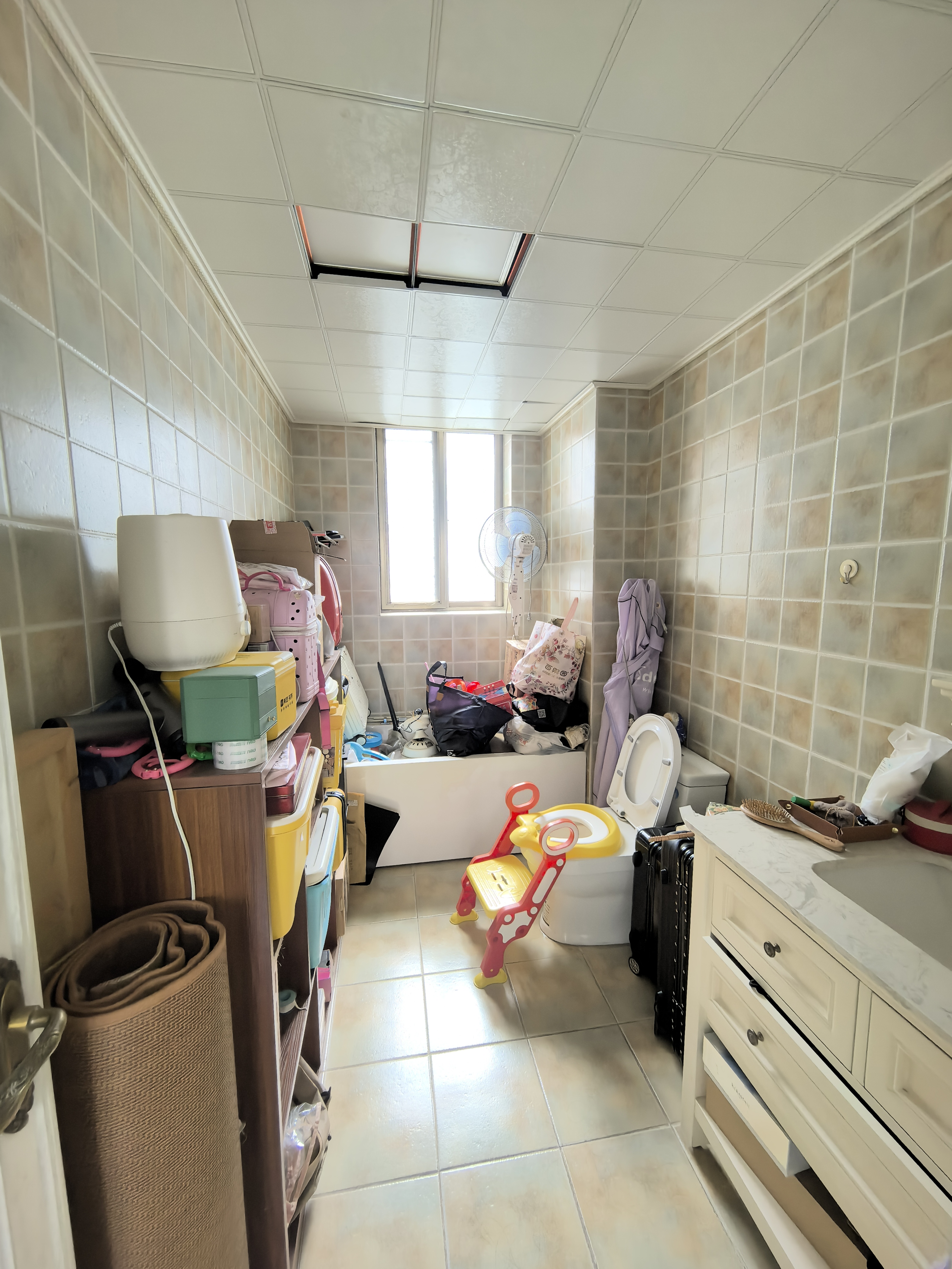 泉海好家园 3室2厅2卫 180.0万 泉海好家园 3室2厅2卫 180.0万客厅