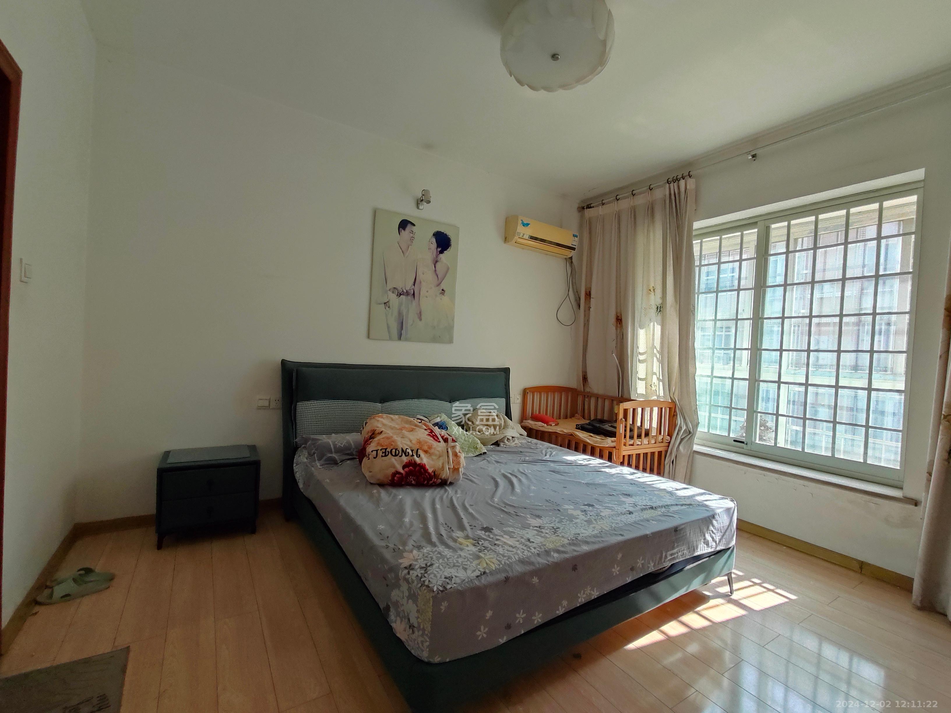 金侨世纪苑 4室2厅2卫 48.0万 金侨世纪苑 4室2厅2卫 48.0万客厅