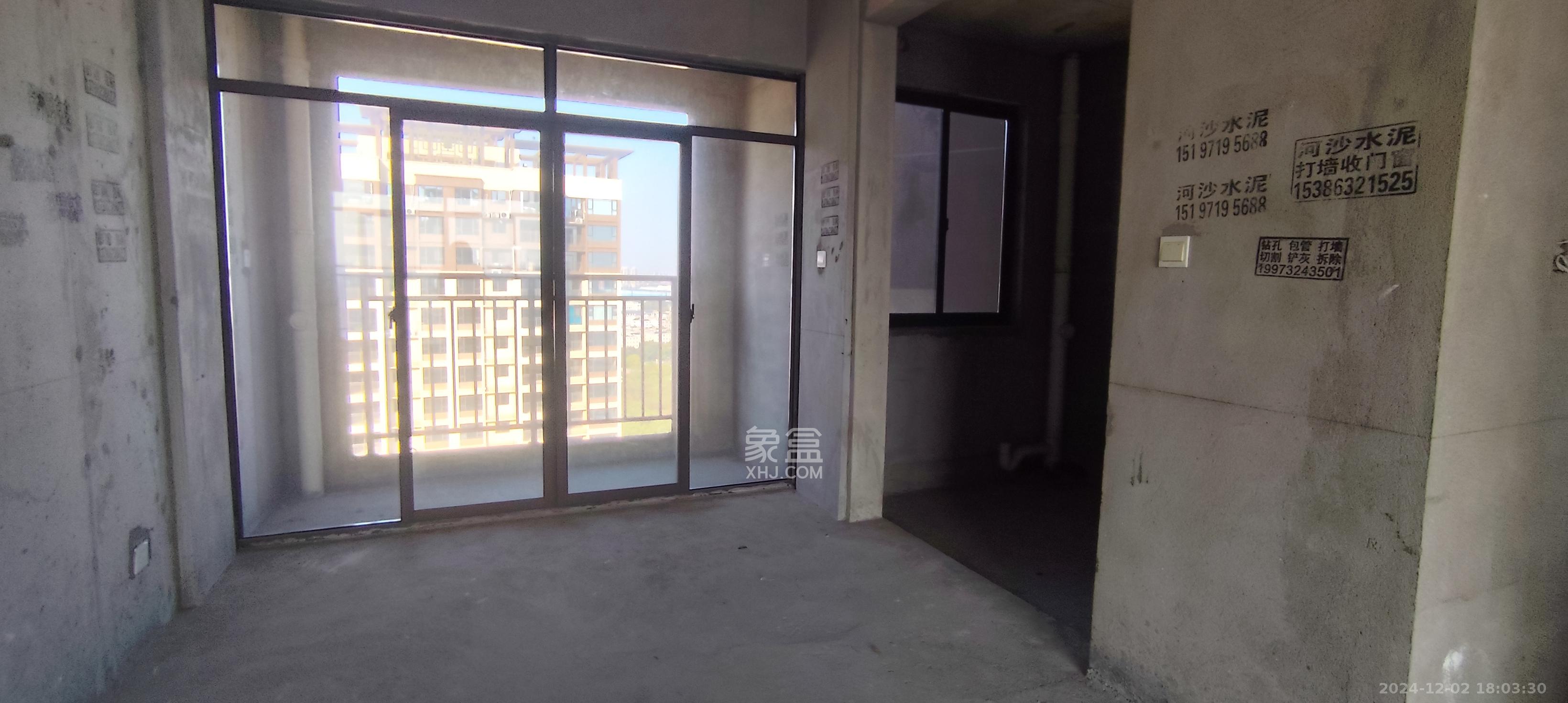 锦绣世家西苑 4室2厅2卫 50.0万 锦绣世家西苑 4室2厅2卫 50.0万客厅