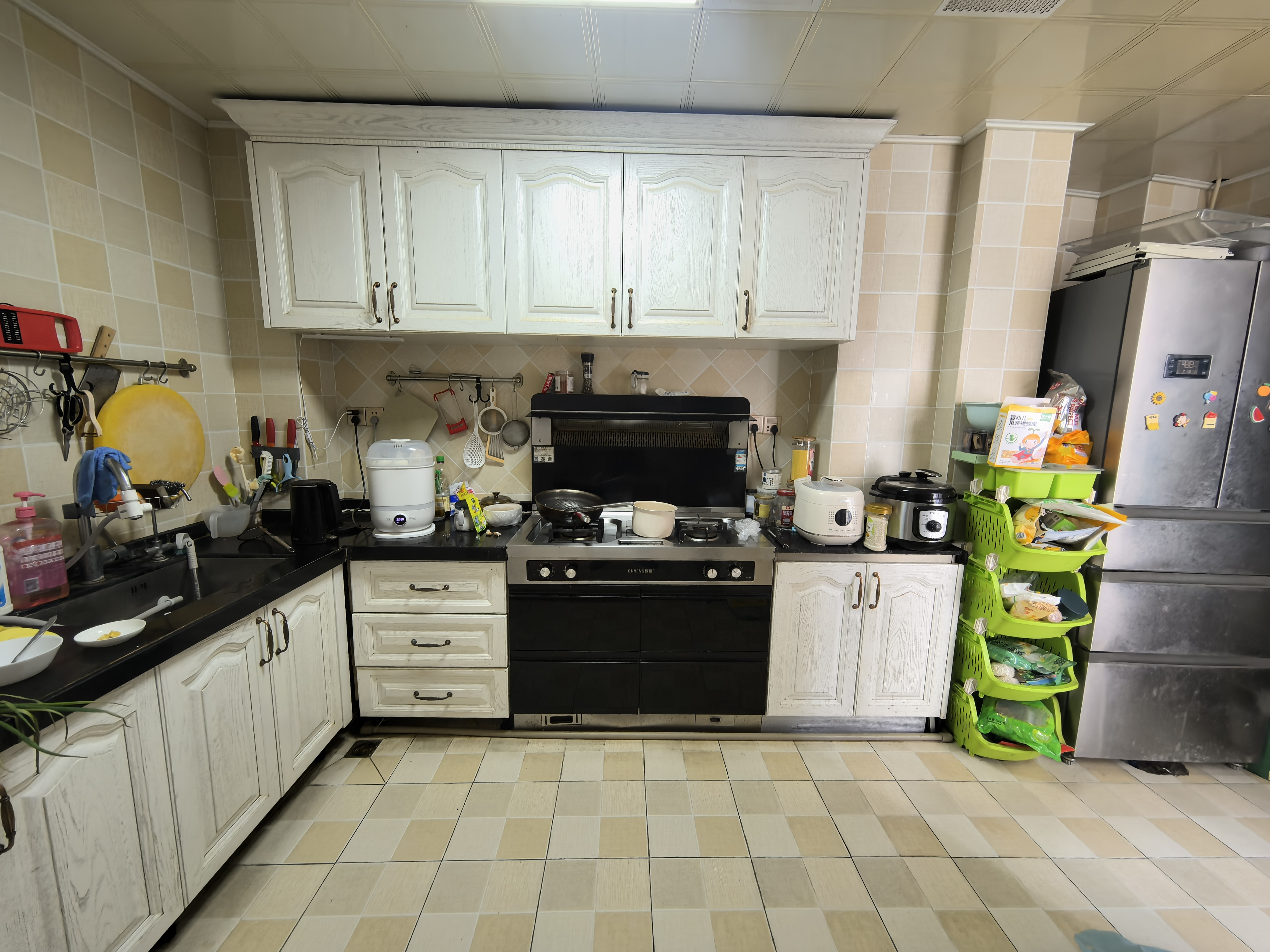 泉海好家园 3室2厅2卫 180.0万 泉海好家园 3室2厅2卫 180.0万客厅